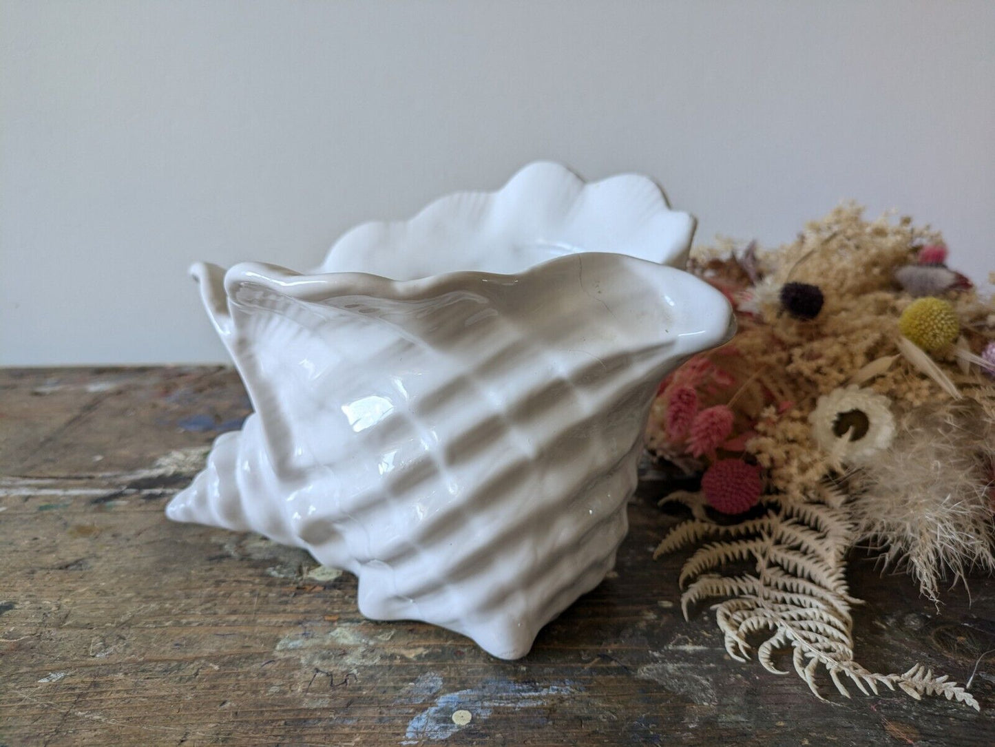 white ceramic shell vase 11cm high