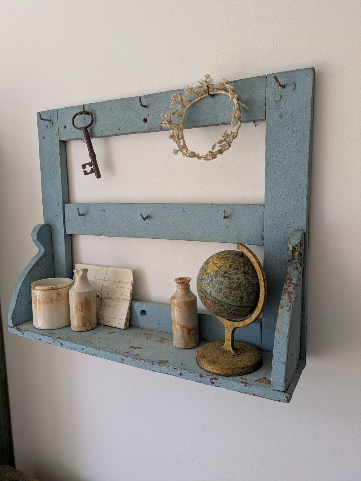 ANTIQUE VINTAGE FRENCH WOODEN PAINTED COUNTRY COAT HOOKS CHIPPY DISTRESSED WALL