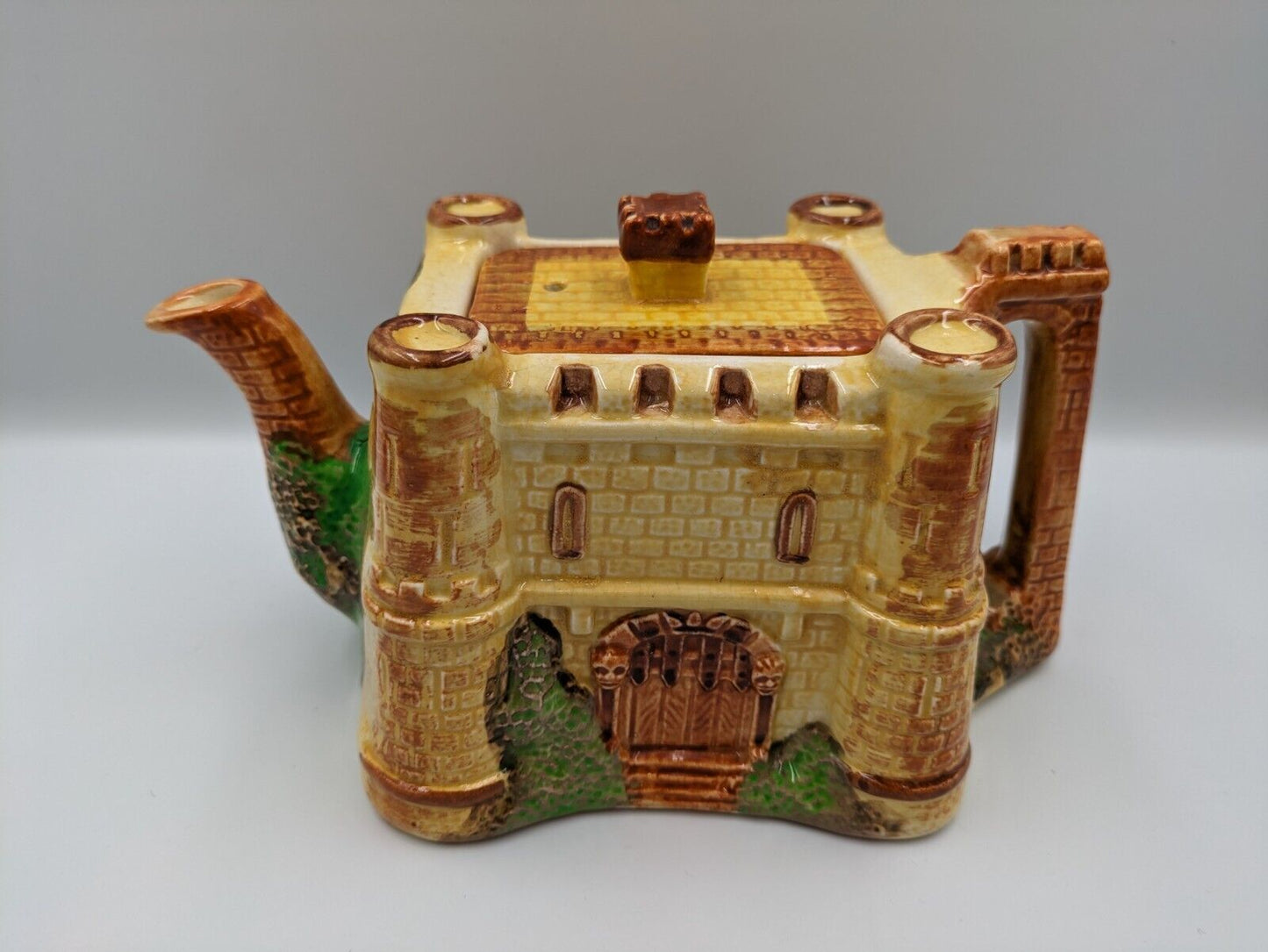 Vintage 1930s Wadeheath Old English Castle Teapot Wade Heath VGC Rare Tea Pot