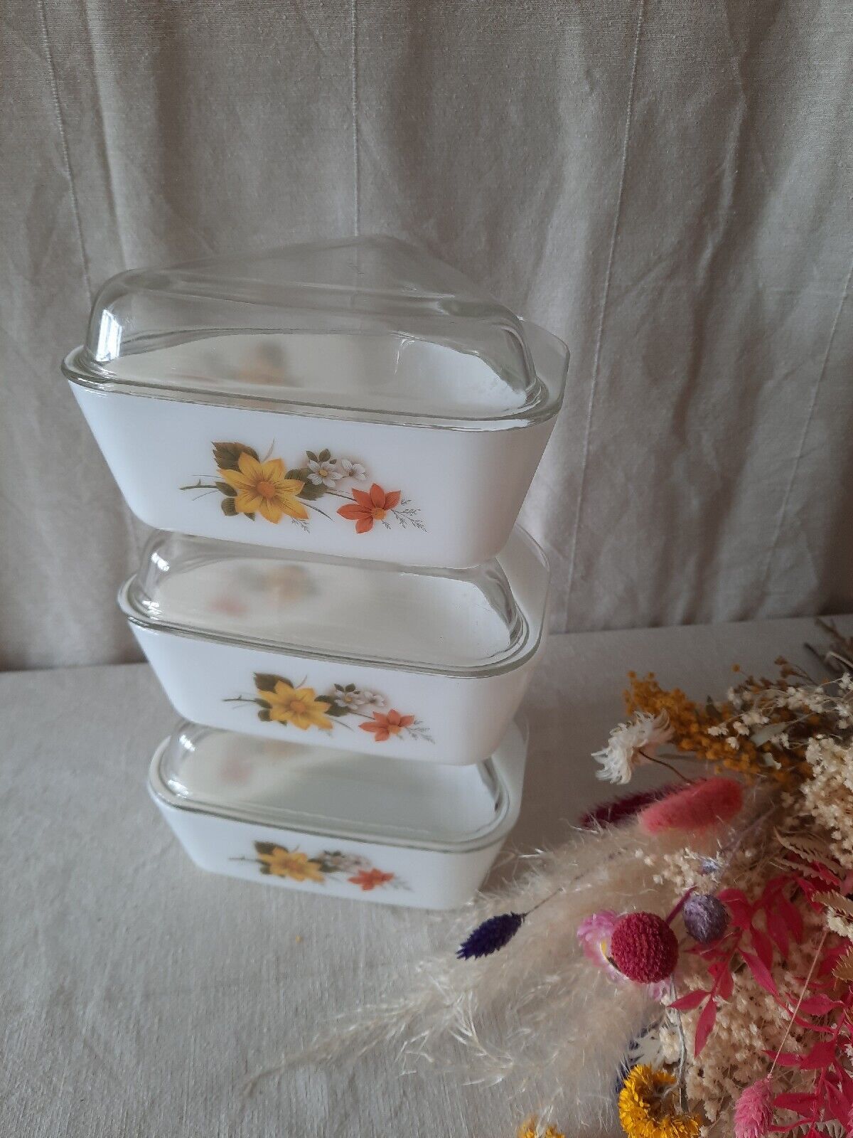 Vtg 1970s Spacesaver Pyrex Triangle Dish Lidded Milk Glass Serving Oven set of 3
