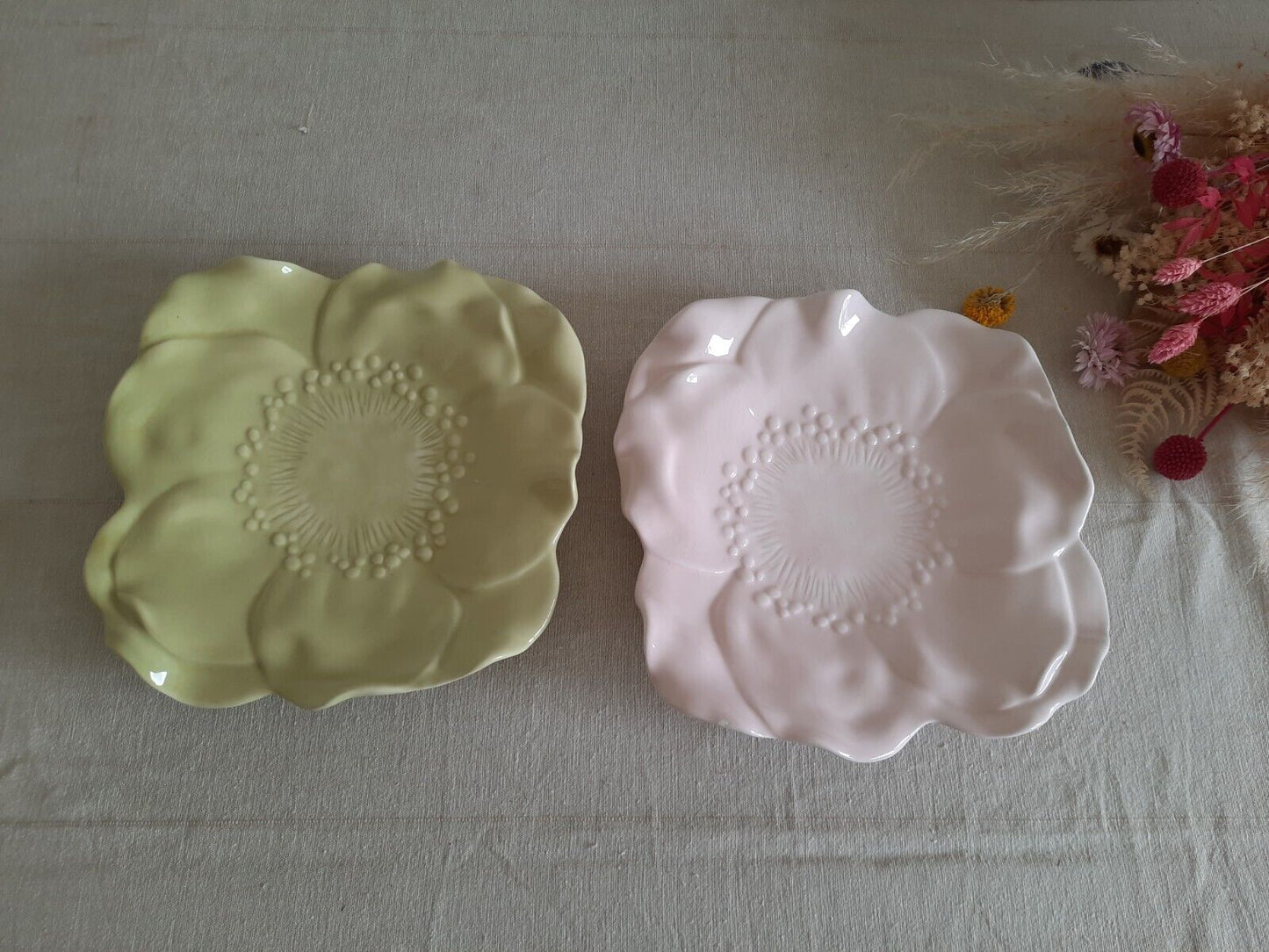 M studios Black Flower Pink Yellow Ceramic Pottery Plates Rare Petal Prop Displa