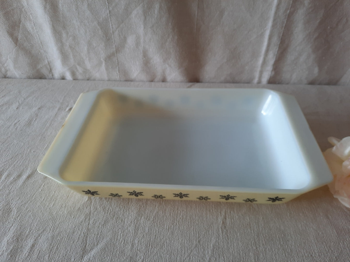 Vintage Pyrex Gaiety Yellow Snowflake Deep Space Saver Dish Oblong Casserole old