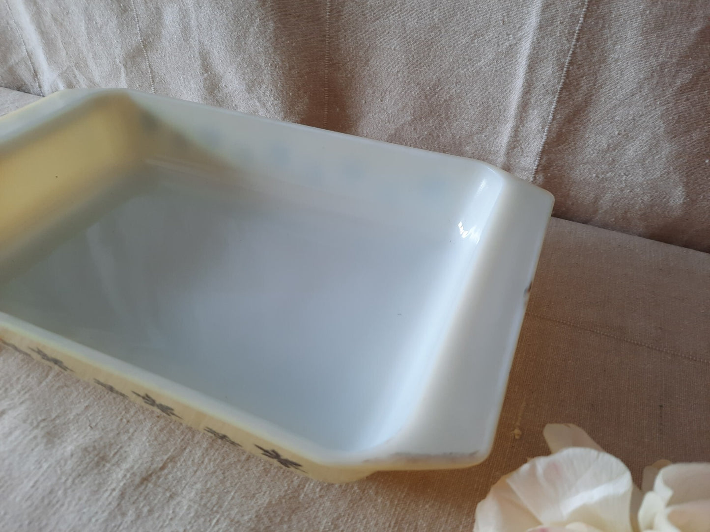 Vintage Pyrex Gaiety Yellow Snowflake Deep Space Saver Dish Oblong Casserole old