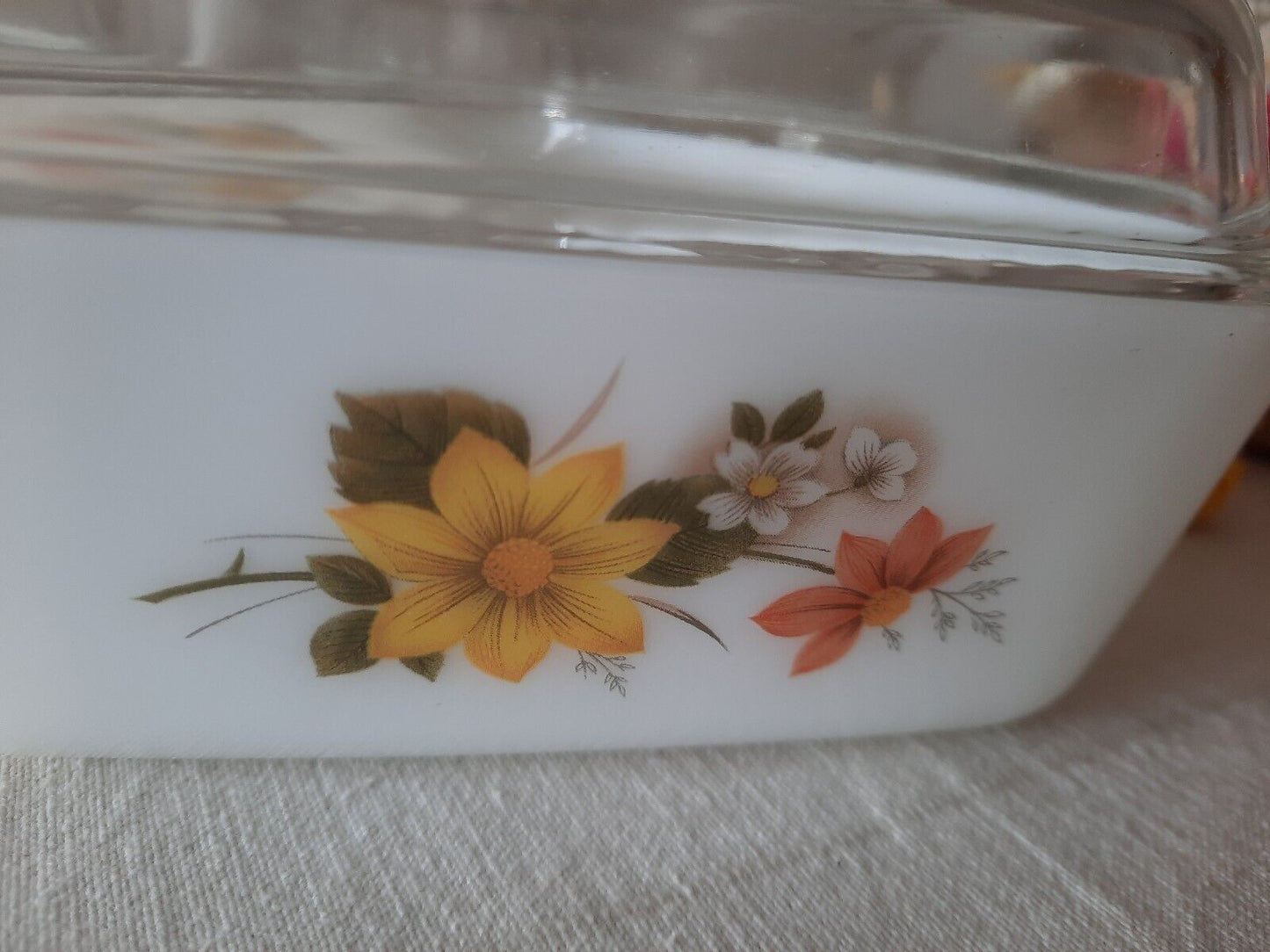 Vtg 1970s Spacesaver Pyrex Triangle Dish Lidded Milk Glass Serving Oven set of 3