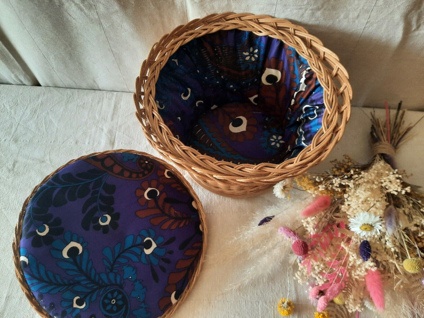 retro VINTAGE WICKER PRIMITIVE ROUND BUCKET SEWING BASKET WITH LID PURPLE MIDCEN
