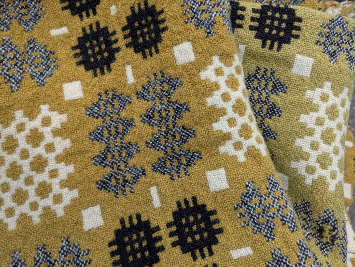 Rare VTG Welsh Wool Blanket Tapestry Yellow Black White Reversible Throw Mustard
