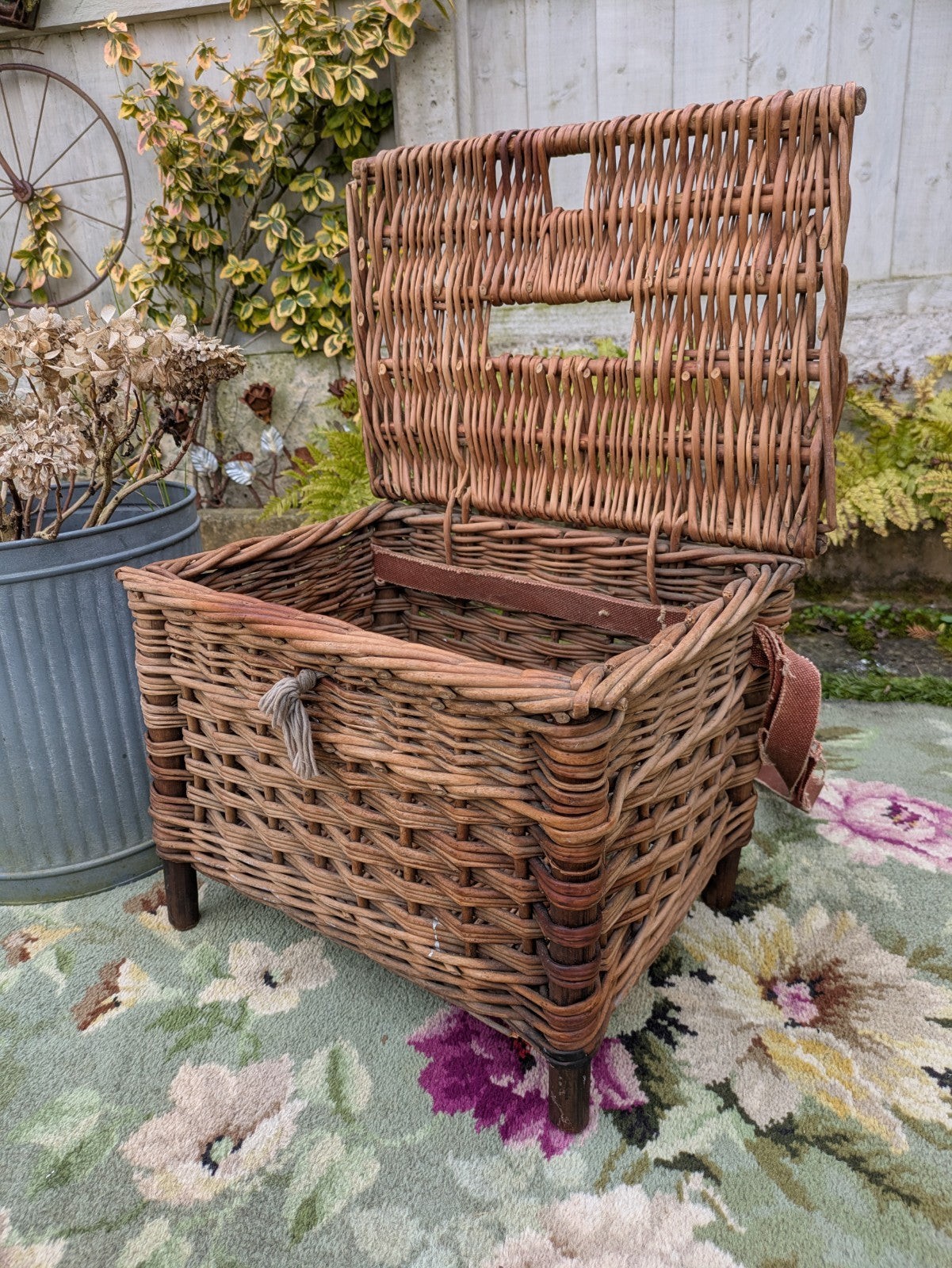 Fishing Creel Basket Logs Fireside Toys Storage Prop Vintage Wicker Seat Small
