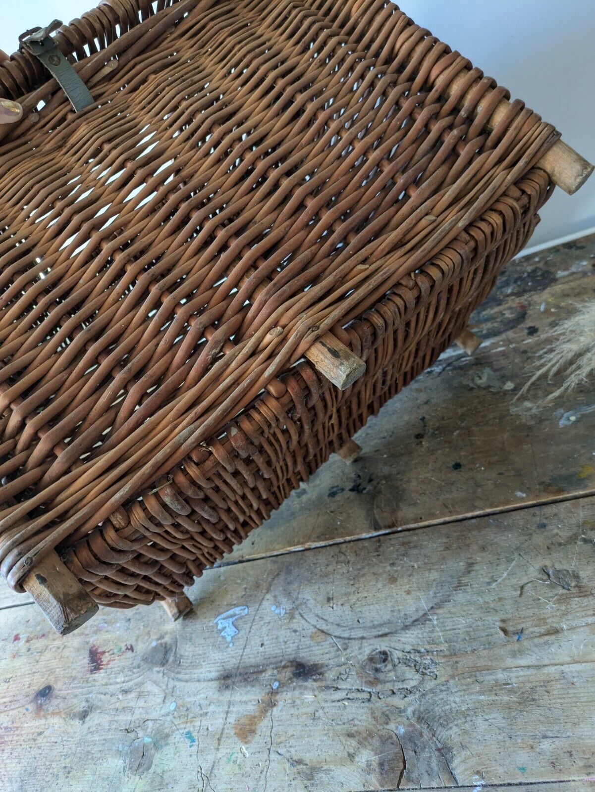 Fishing Creel Basket Logs Fireside Toys Storage Fishing Prop Vintage Wicker Seat