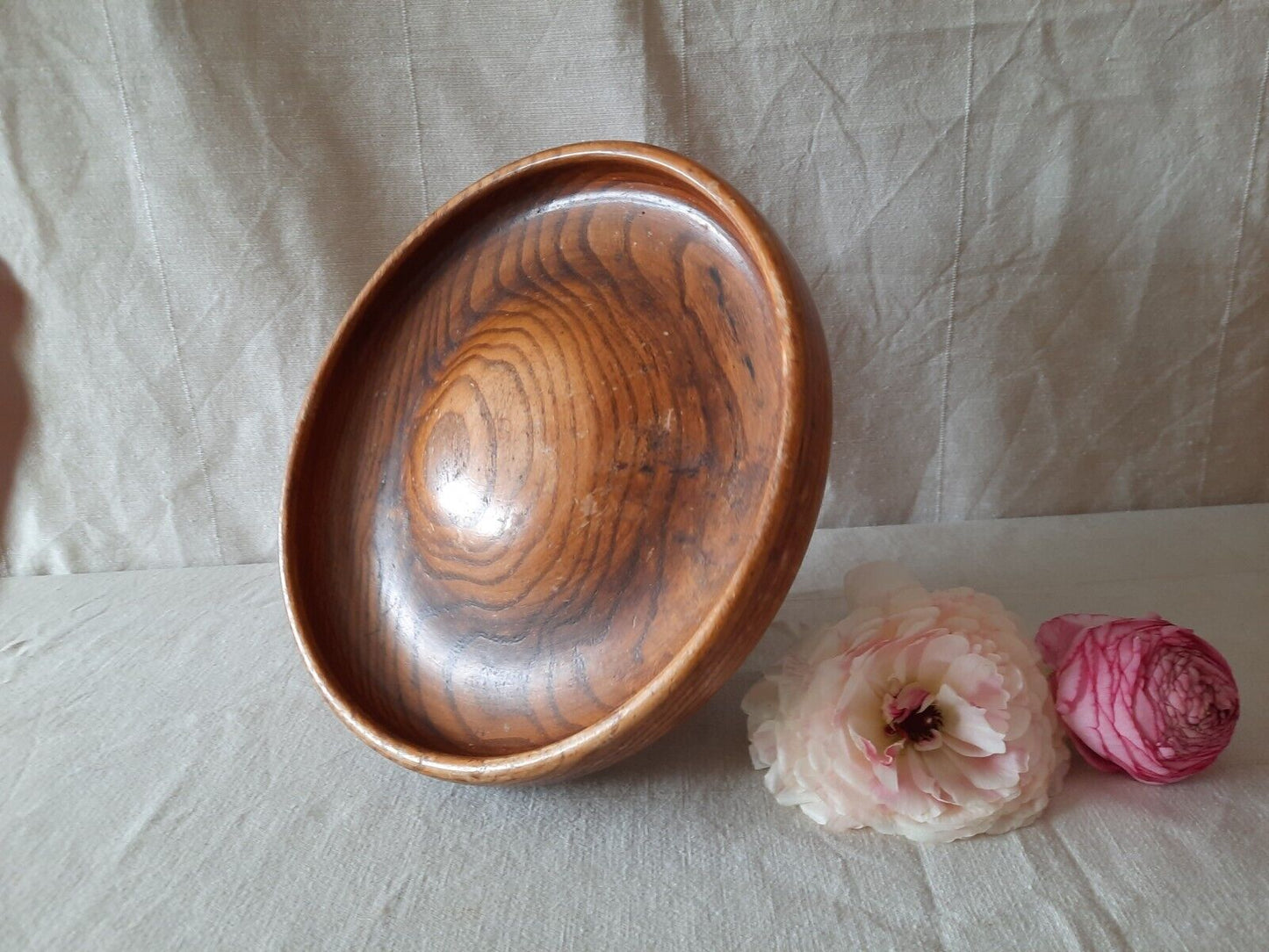 Vintage Hand Turned Elm Wood Domed Centre Pedestal Fruit / Nut Bowl Antique
