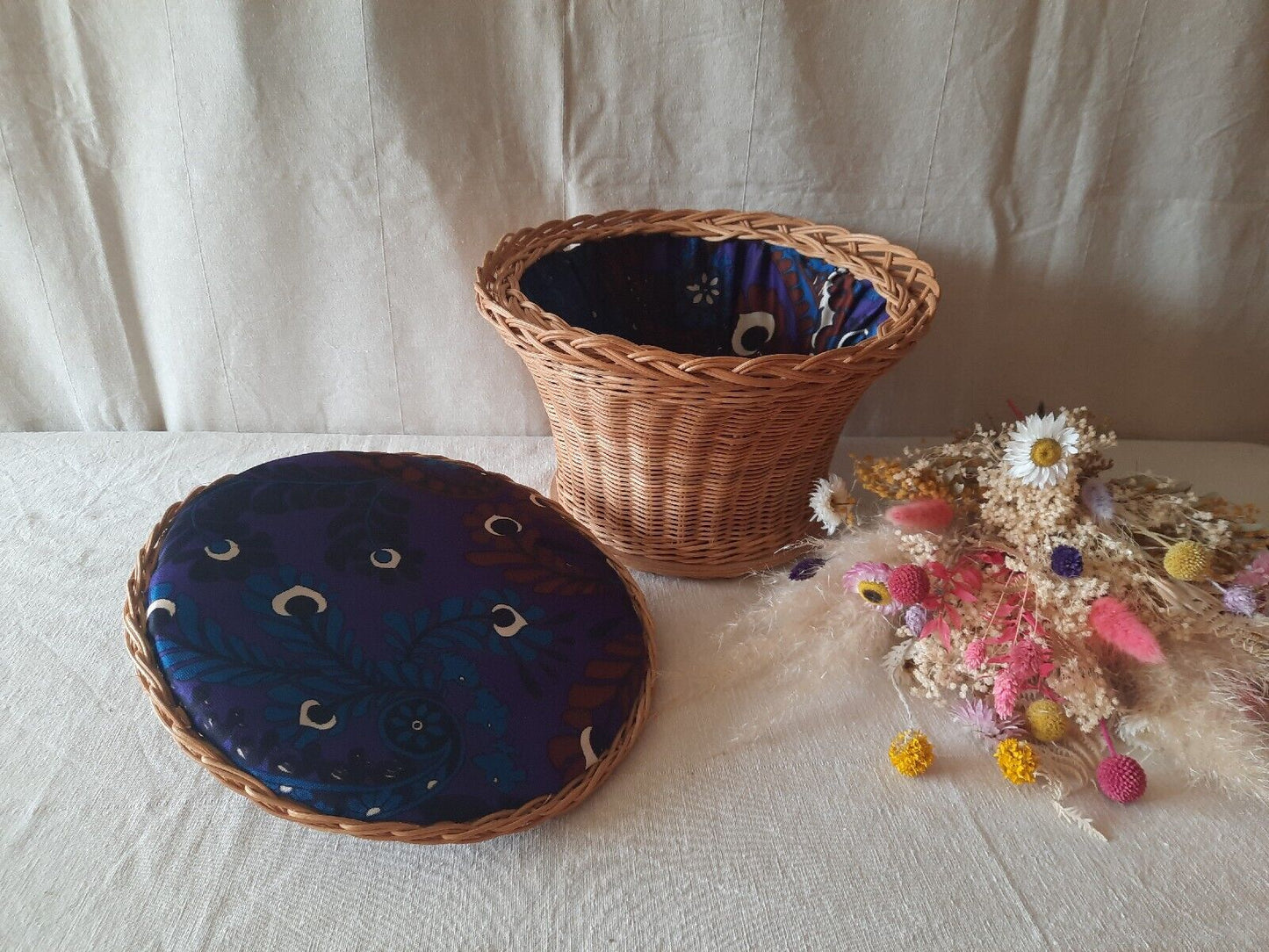 retro VINTAGE WICKER PRIMITIVE ROUND BUCKET SEWING BASKET WITH LID PURPLE MIDCEN