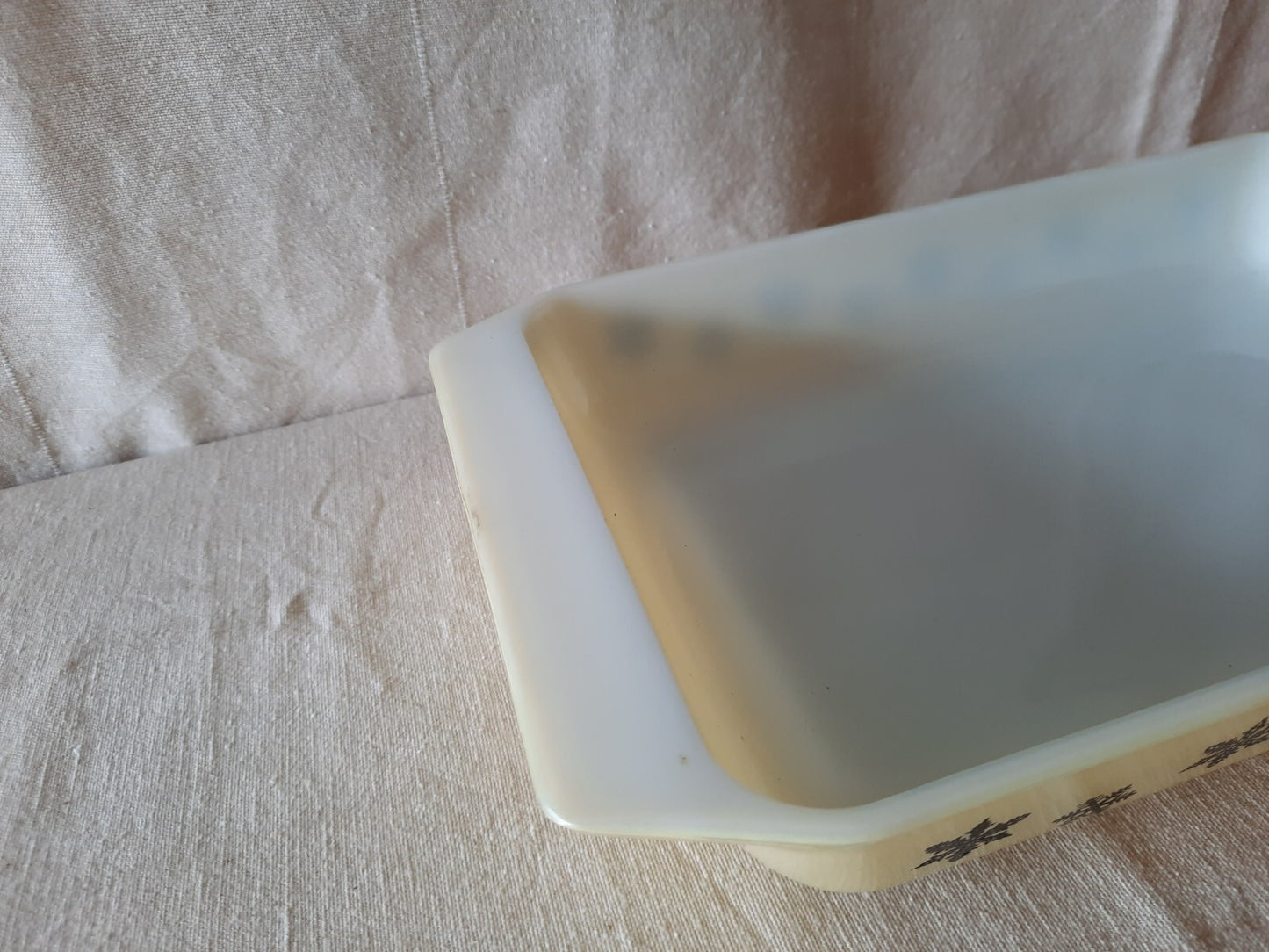 Vintage Pyrex Gaiety Yellow Snowflake Deep Space Saver Dish Oblong Casserole old
