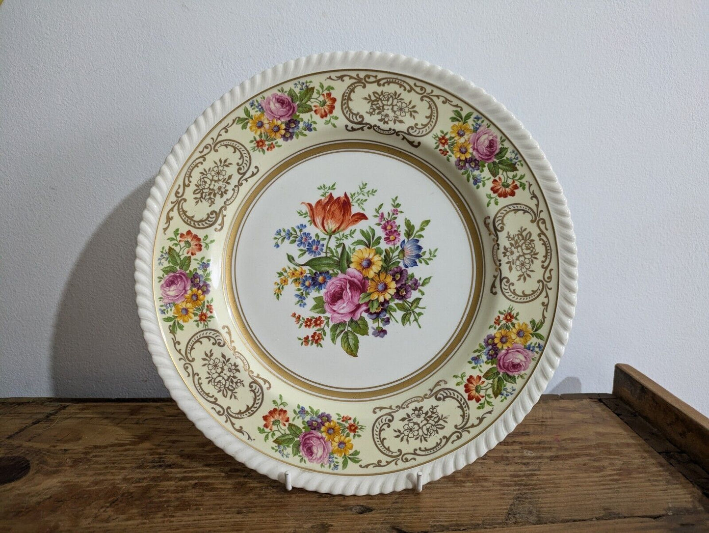 Vintage FLORAL JOHNSON BROS BELFORD OLD ENGLISH FLOWERS GOLD DINNER PLATE VGC