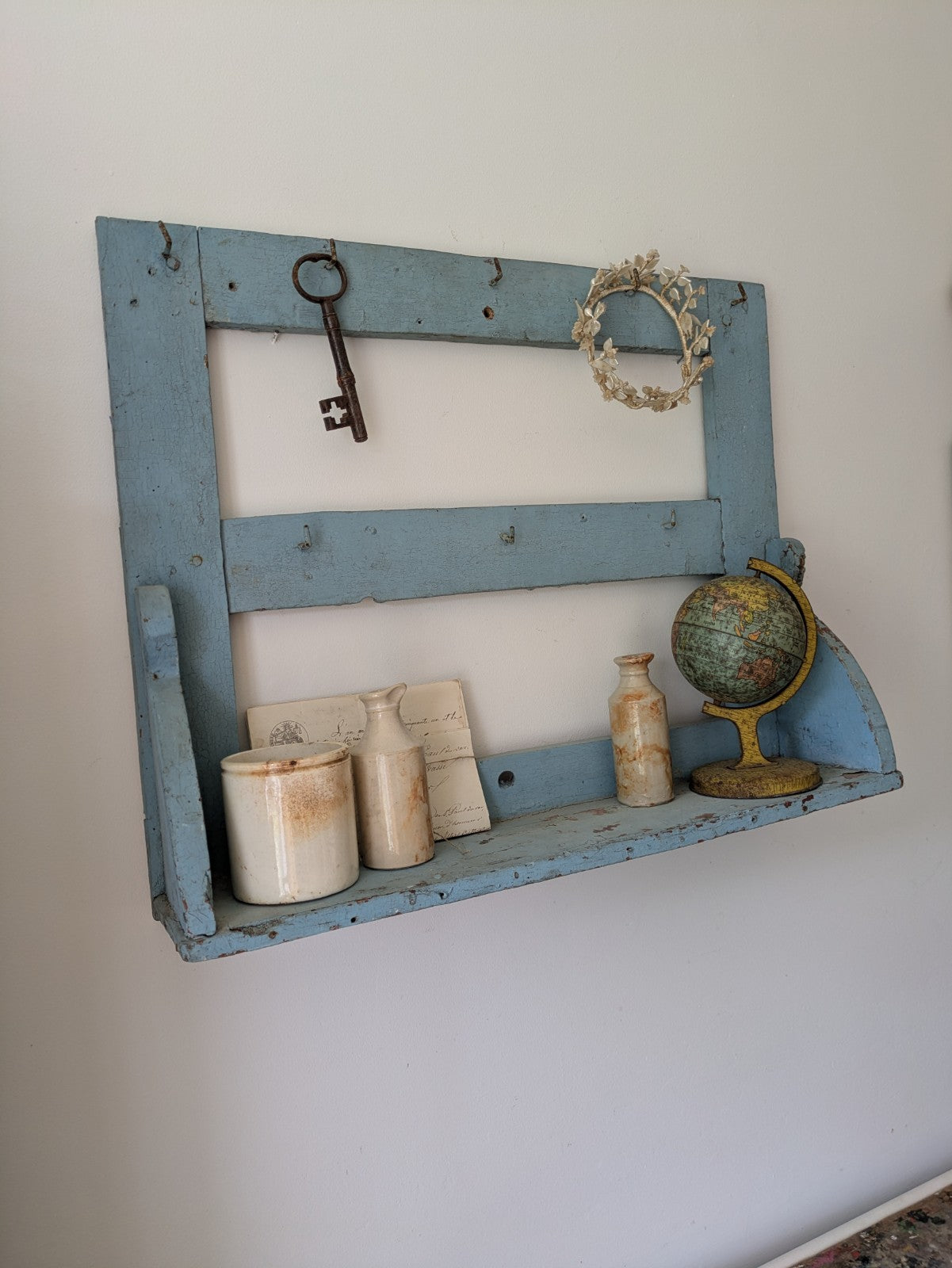 ANTIQUE VINTAGE FRENCH WOODEN PAINTED COUNTRY COAT HOOKS CHIPPY DISTRESSED WALL