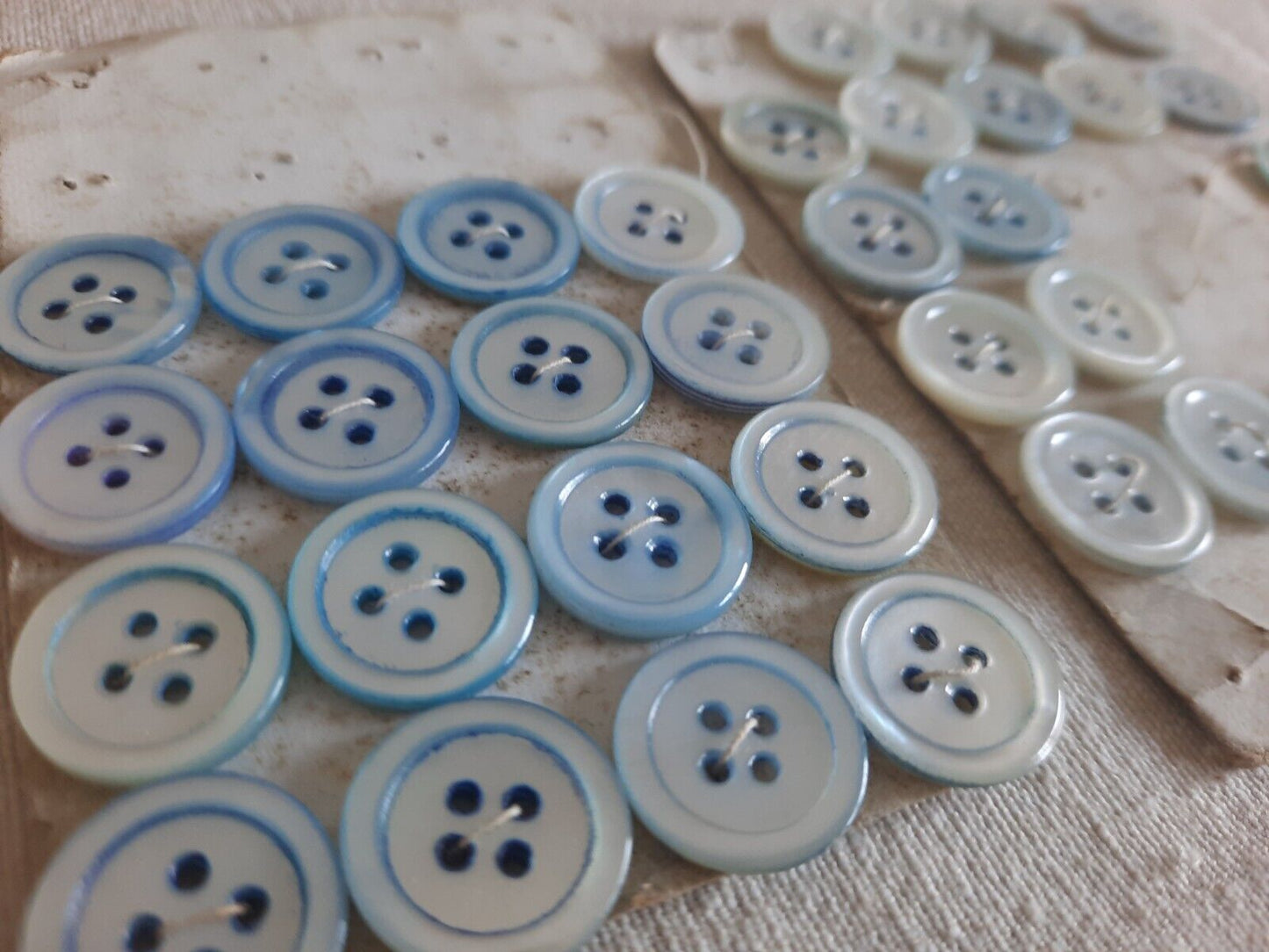 Job Lot Of 35x Vintage Mother Of Pearl Blue Buttons; Diameter 1.7cm 40g Rare Old