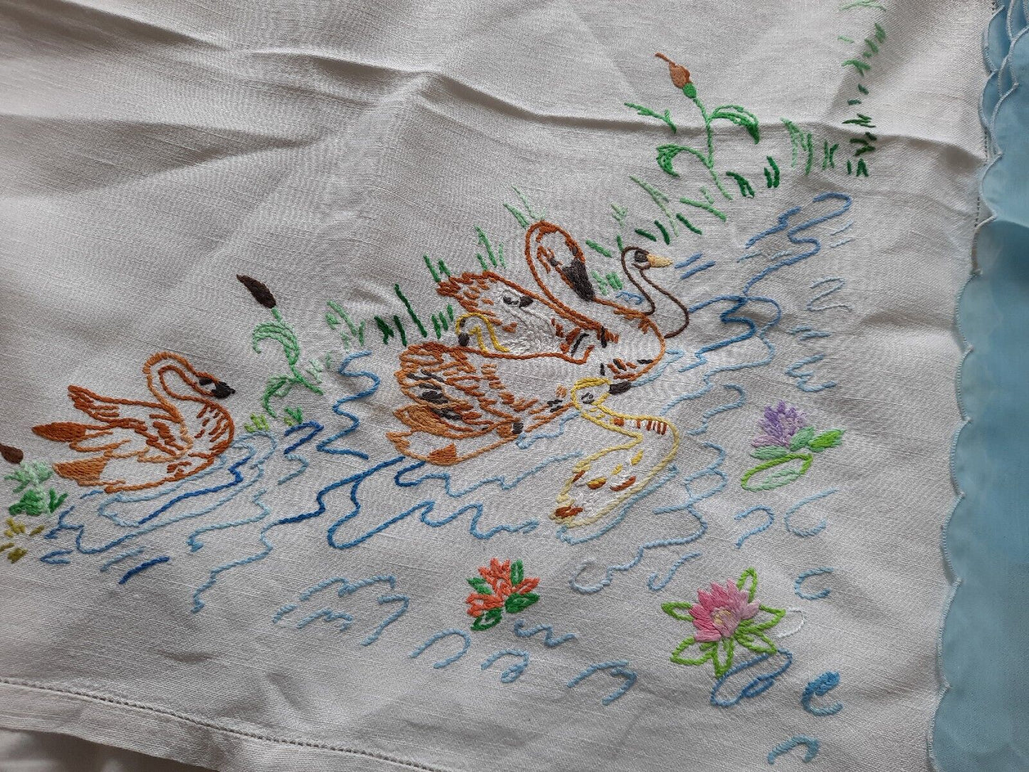 Job lot vtg embroidered retro table cloth cotton floral mats swan duck napkins