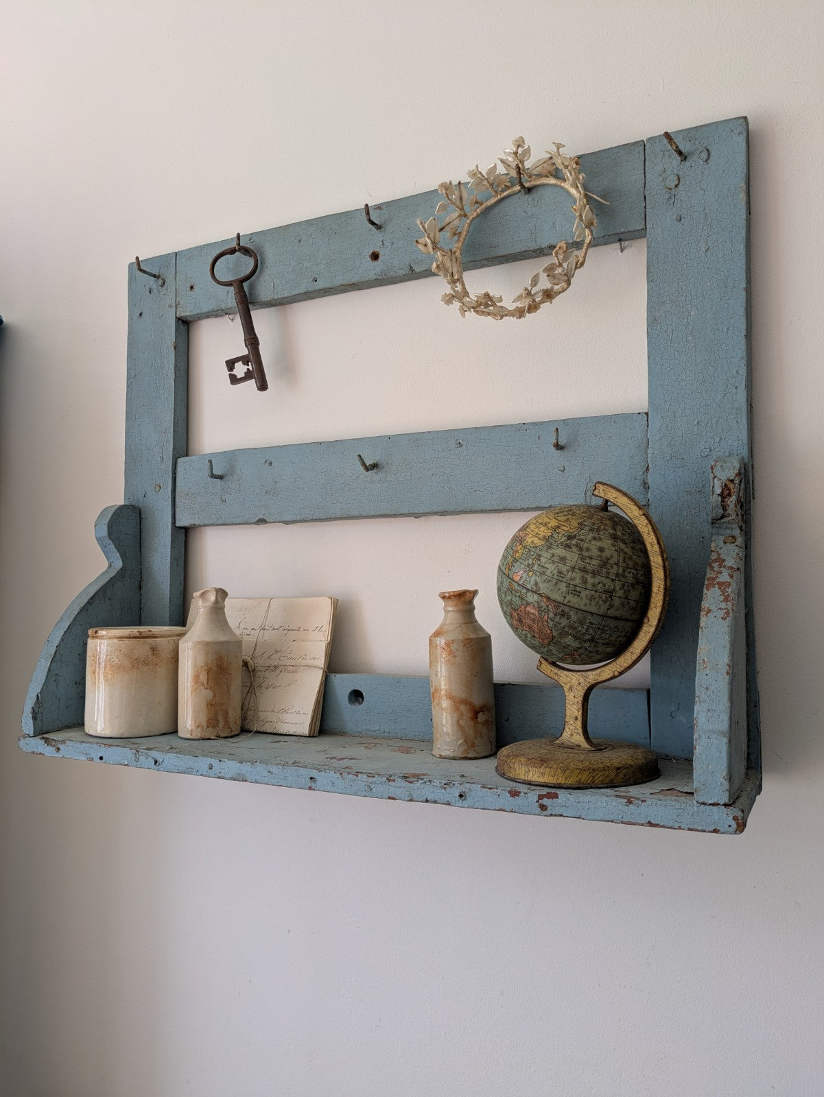 ANTIQUE VINTAGE FRENCH WOODEN PAINTED COUNTRY COAT HOOKS CHIPPY DISTRESSED WALL