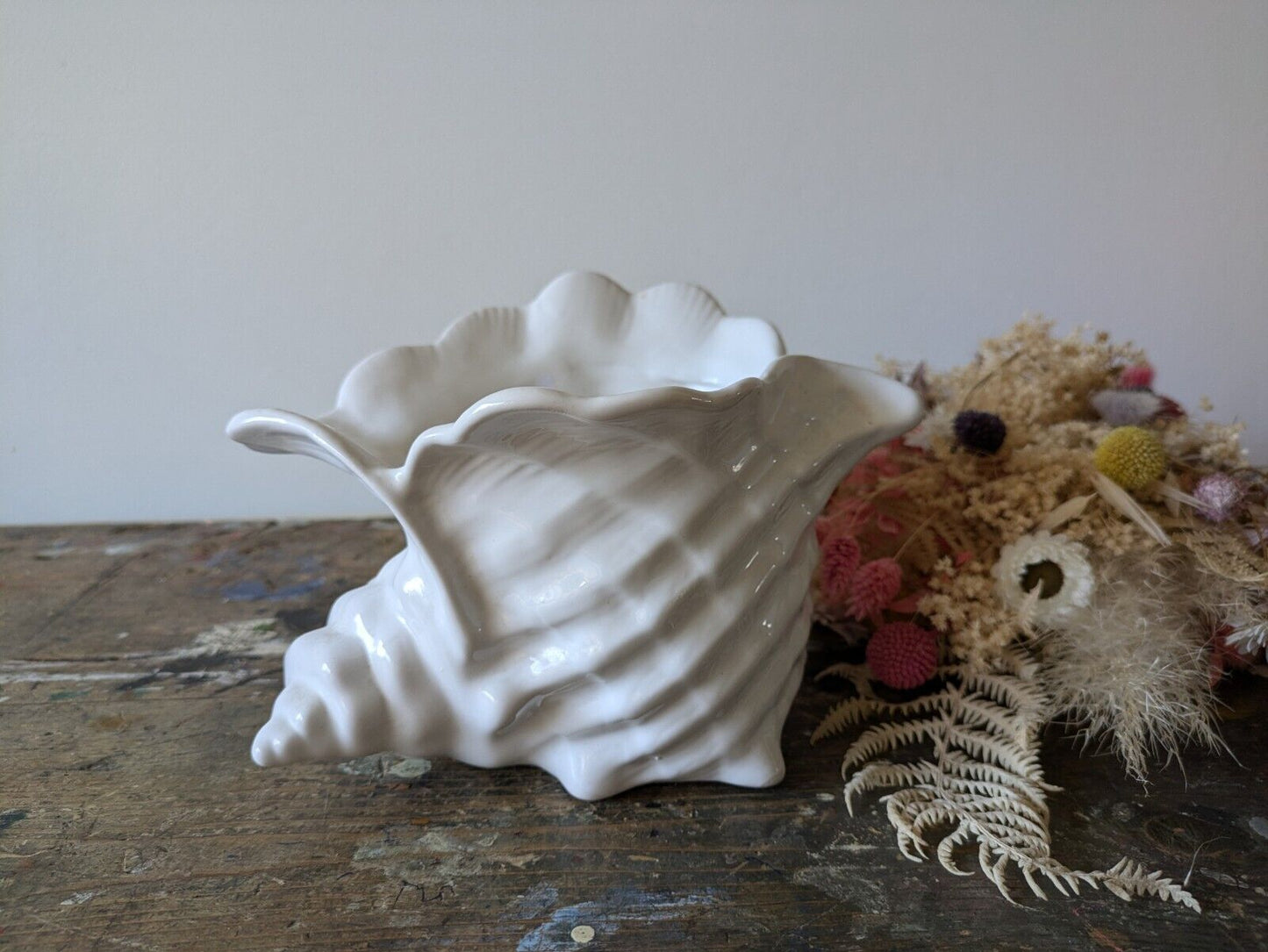 white ceramic shell vase 11cm high