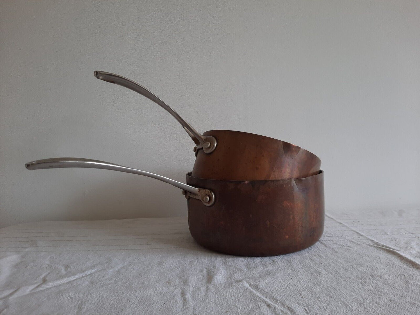 2x Large Antique Copper Sauce Pan Chef Handle Old Cooking Vintage Pair Set Tin
