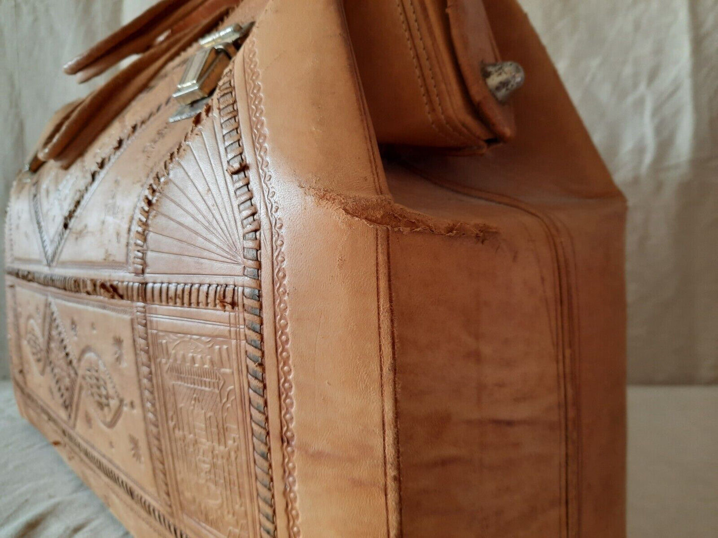 Vintage Handbag 1960s Vintage Tooled Leather Holdall Gladstone Doctors Italian