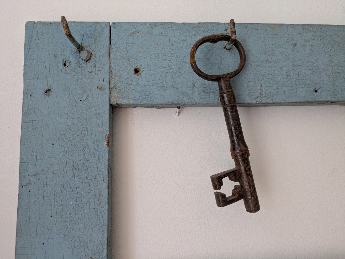 ANTIQUE VINTAGE FRENCH WOODEN PAINTED COUNTRY COAT HOOKS CHIPPY DISTRESSED WALL