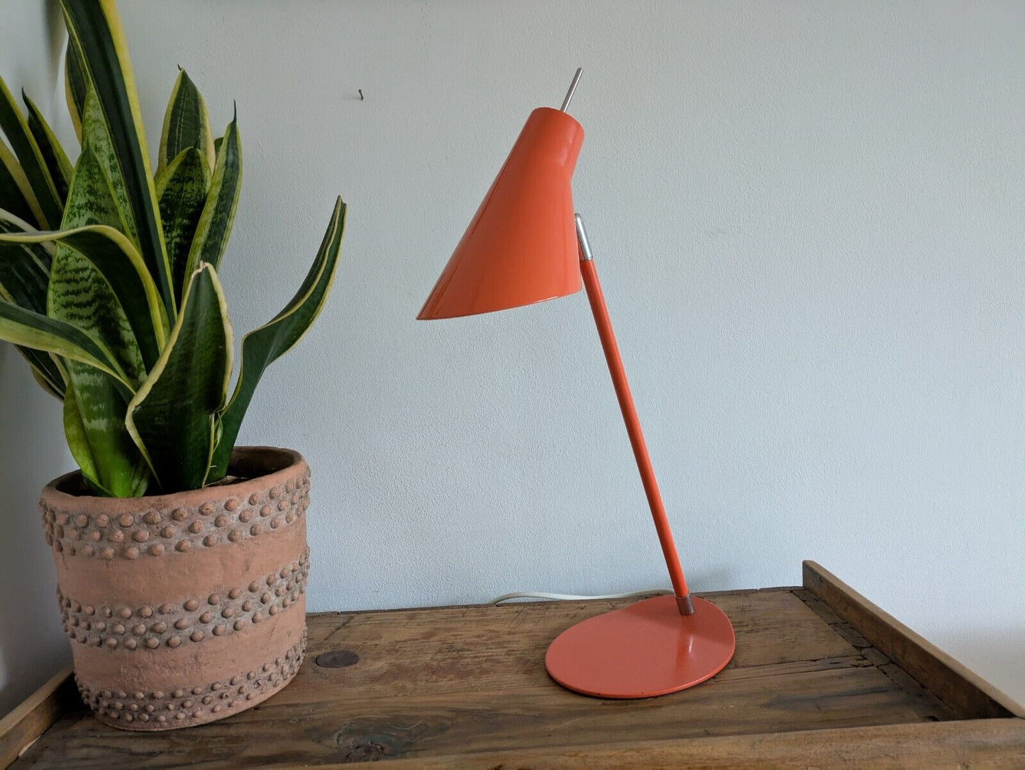 VINTAGE MID CENTURY RETRO DESK READING LAMP LIGHT ORANGE METAL PROP ADJUSTABLE