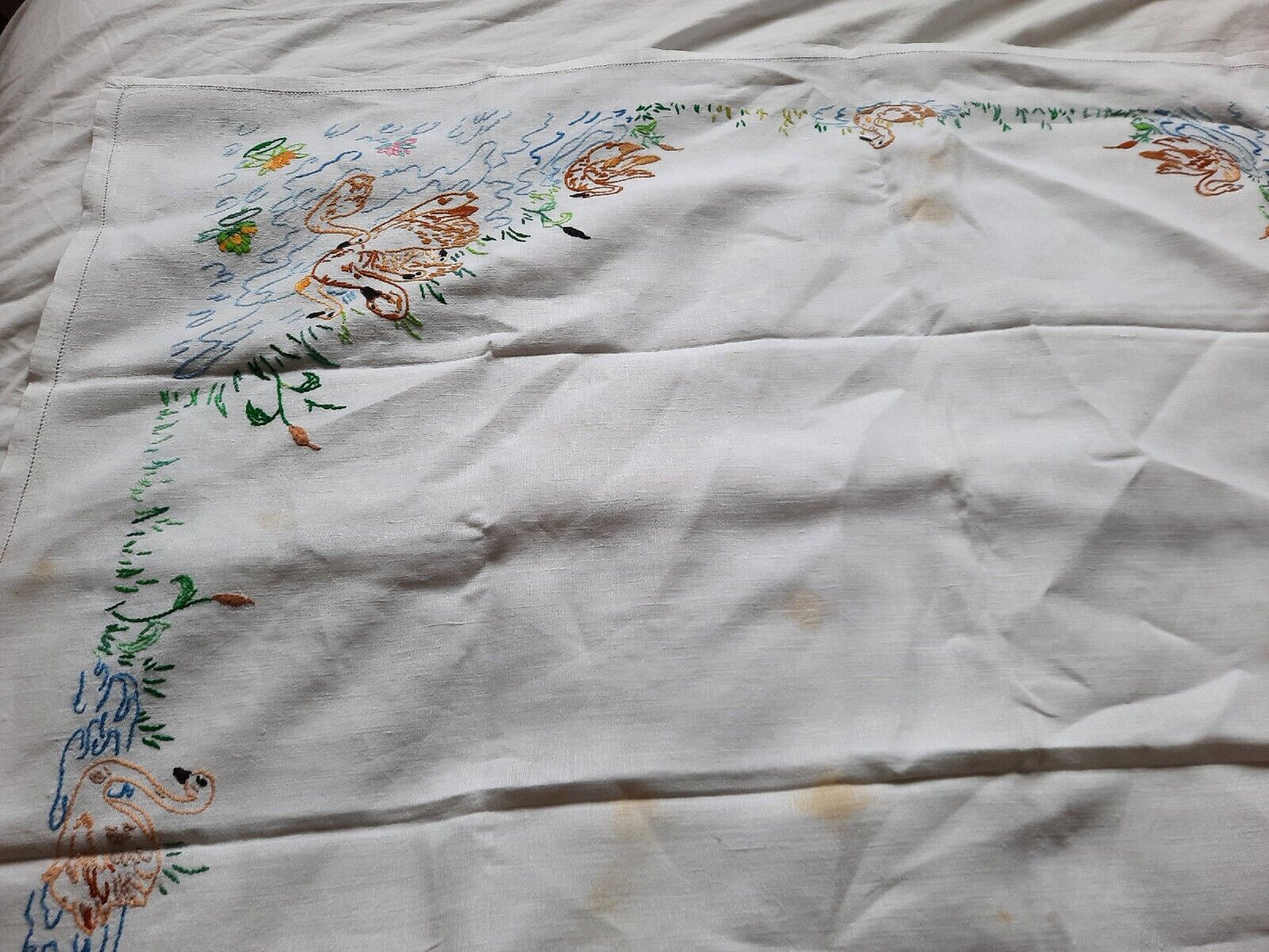 Job lot vtg embroidered retro table cloth cotton floral mats swan duck napkins