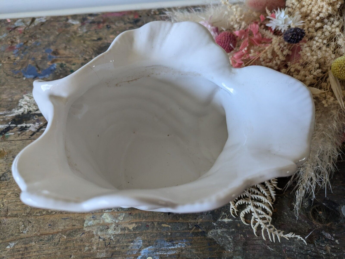 white ceramic shell vase 11cm high