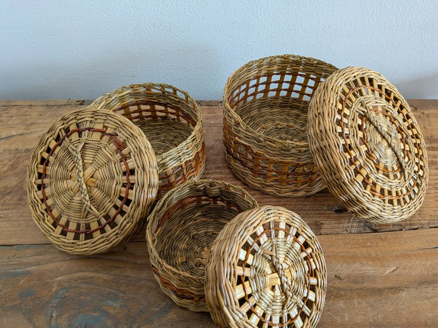 3x Round Woven BASKET Seagrass With Lid Trinket Sewing Storage Pots Rush Decor