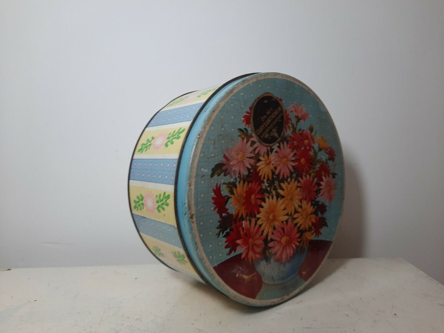 Vintage retro Tin Kitsch Chrysanthermum Storage caddy floral confectionery rare