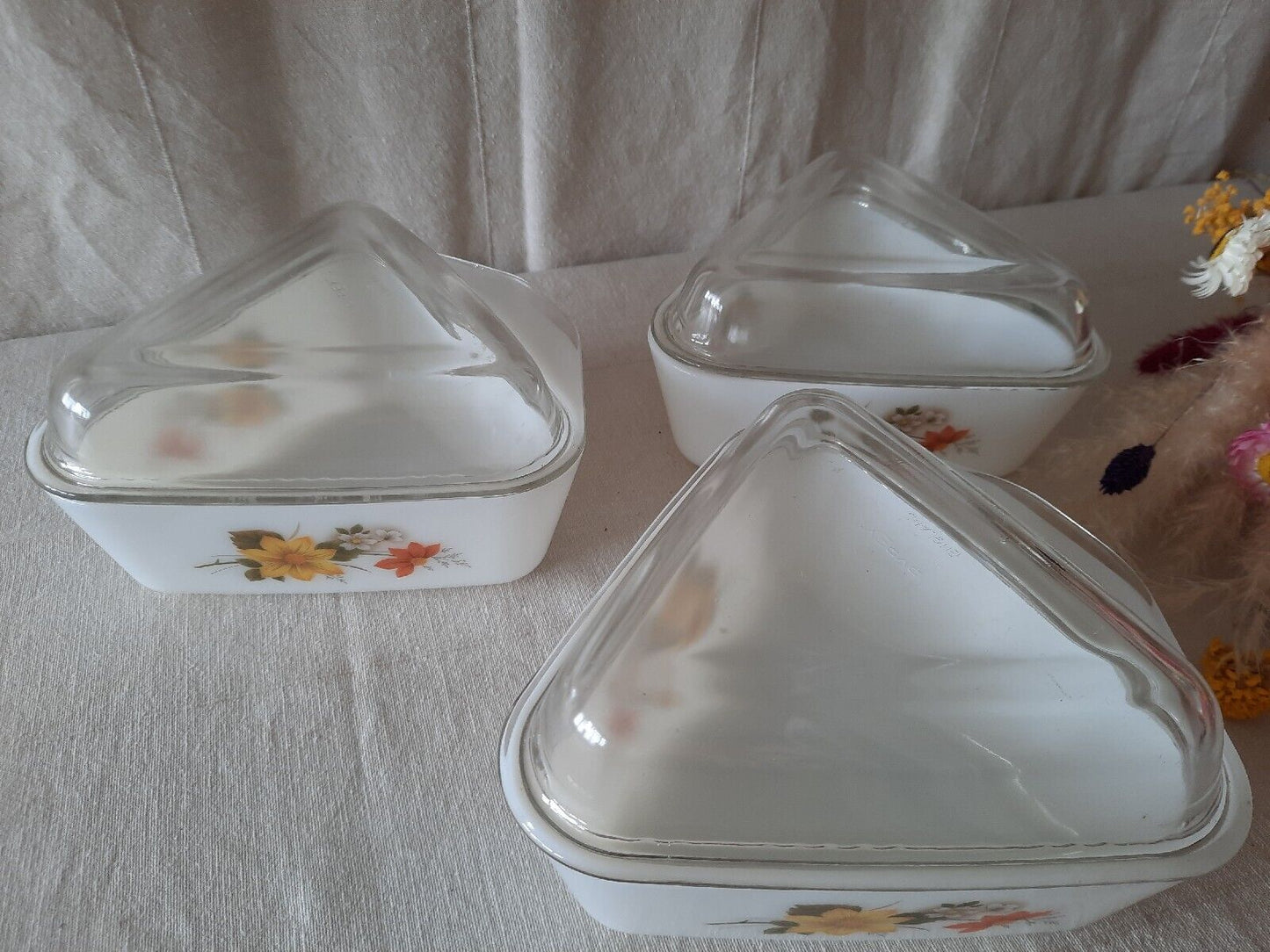 Vtg 1970s Spacesaver Pyrex Triangle Dish Lidded Milk Glass Serving Oven set of 3