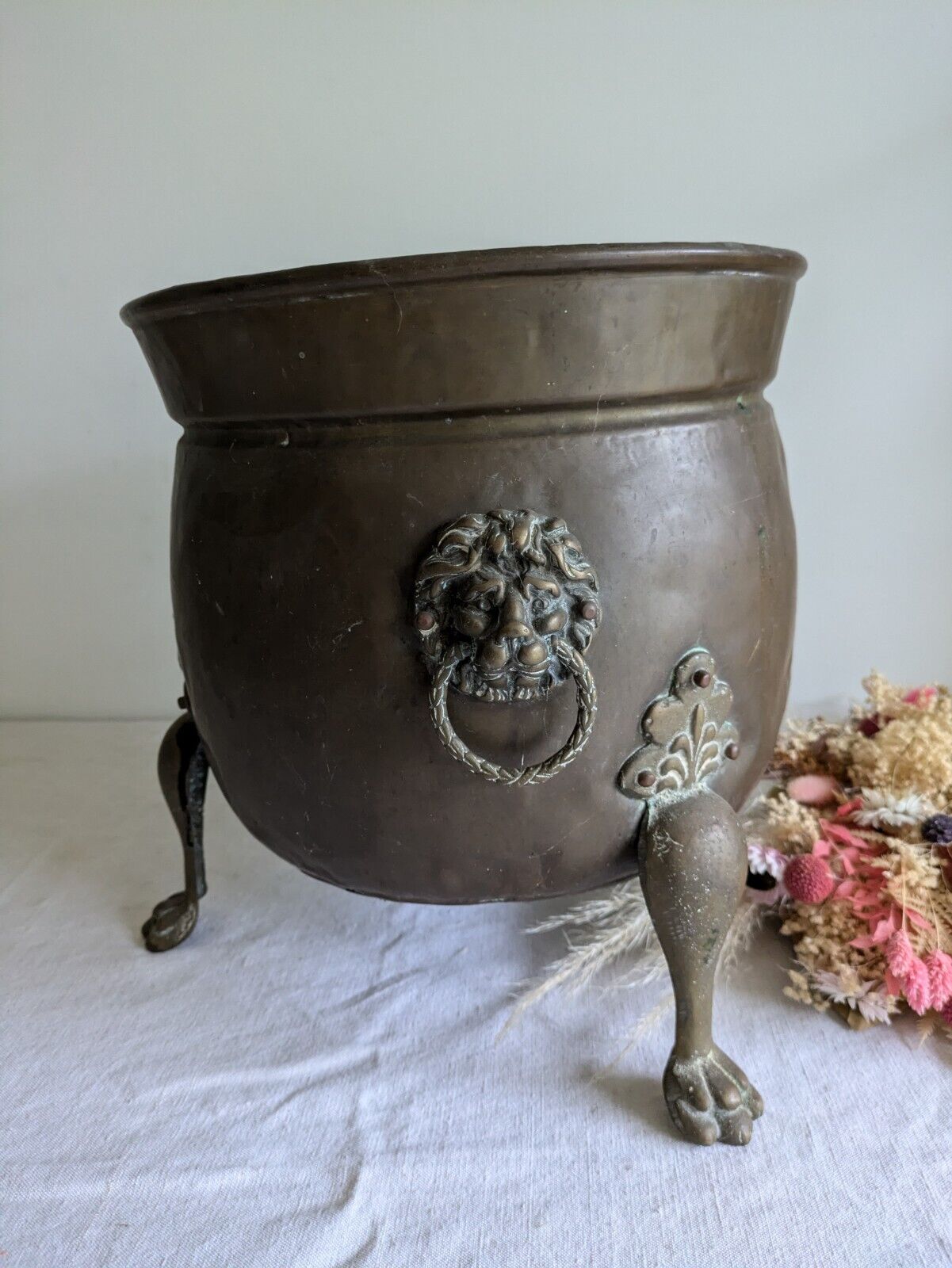 Large Antique Brass Lions Head & Paw Planter Jardiniere Champagne Ice Bucket Leg