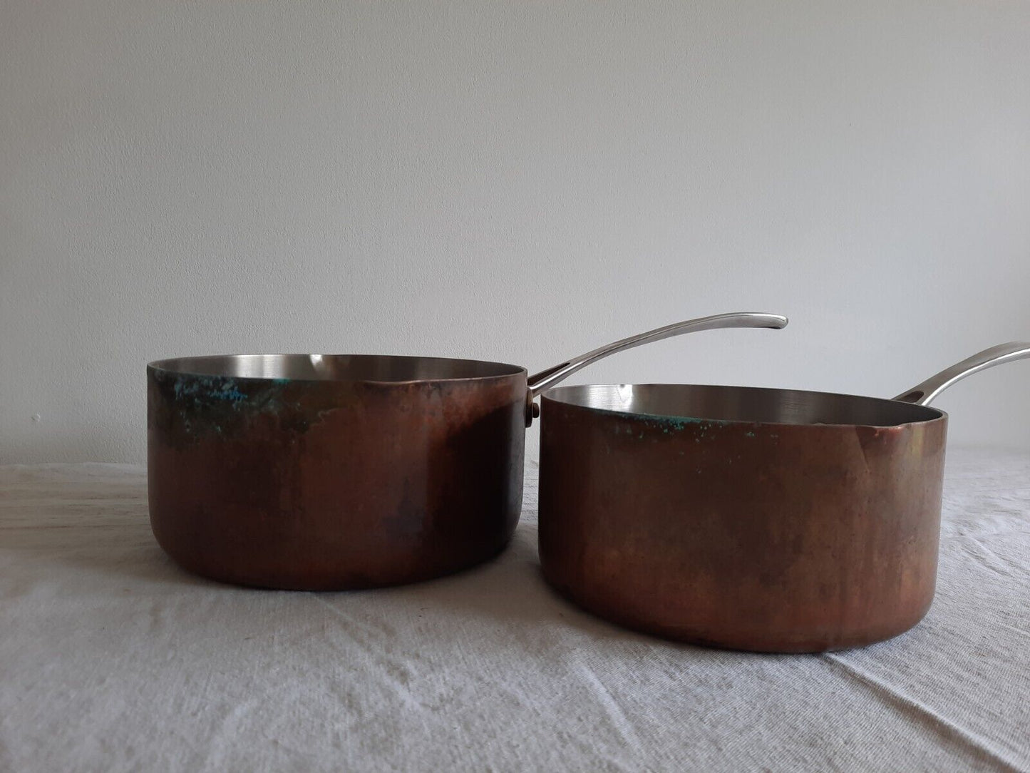 2x Large Antique Copper Sauce Pan Chef Handle Old Cooking Vintage Pair Set Tin
