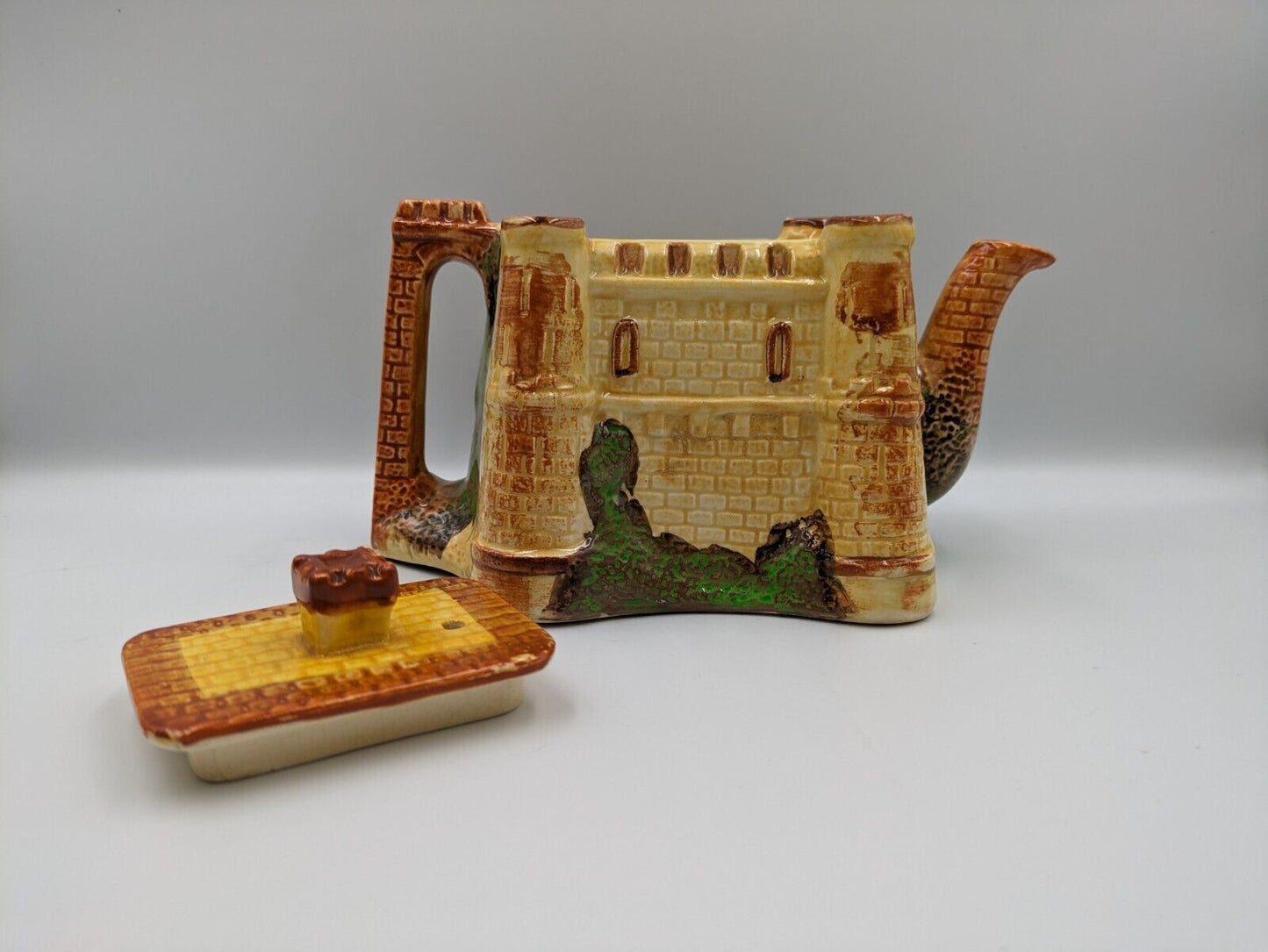 Vintage 1930s Wadeheath Old English Castle Teapot Wade Heath VGC Rare Tea Pot