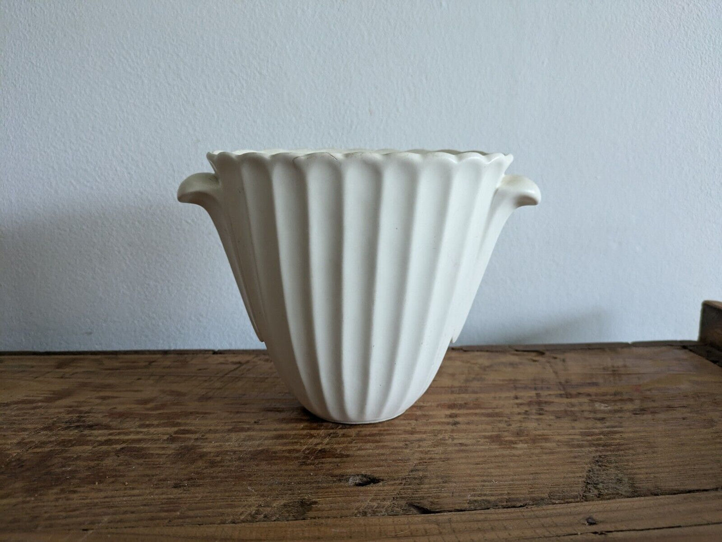 RARE Spodes Velamour England fluted Fan Vase, Off White, 12.3cm Tall Vintage Vgc