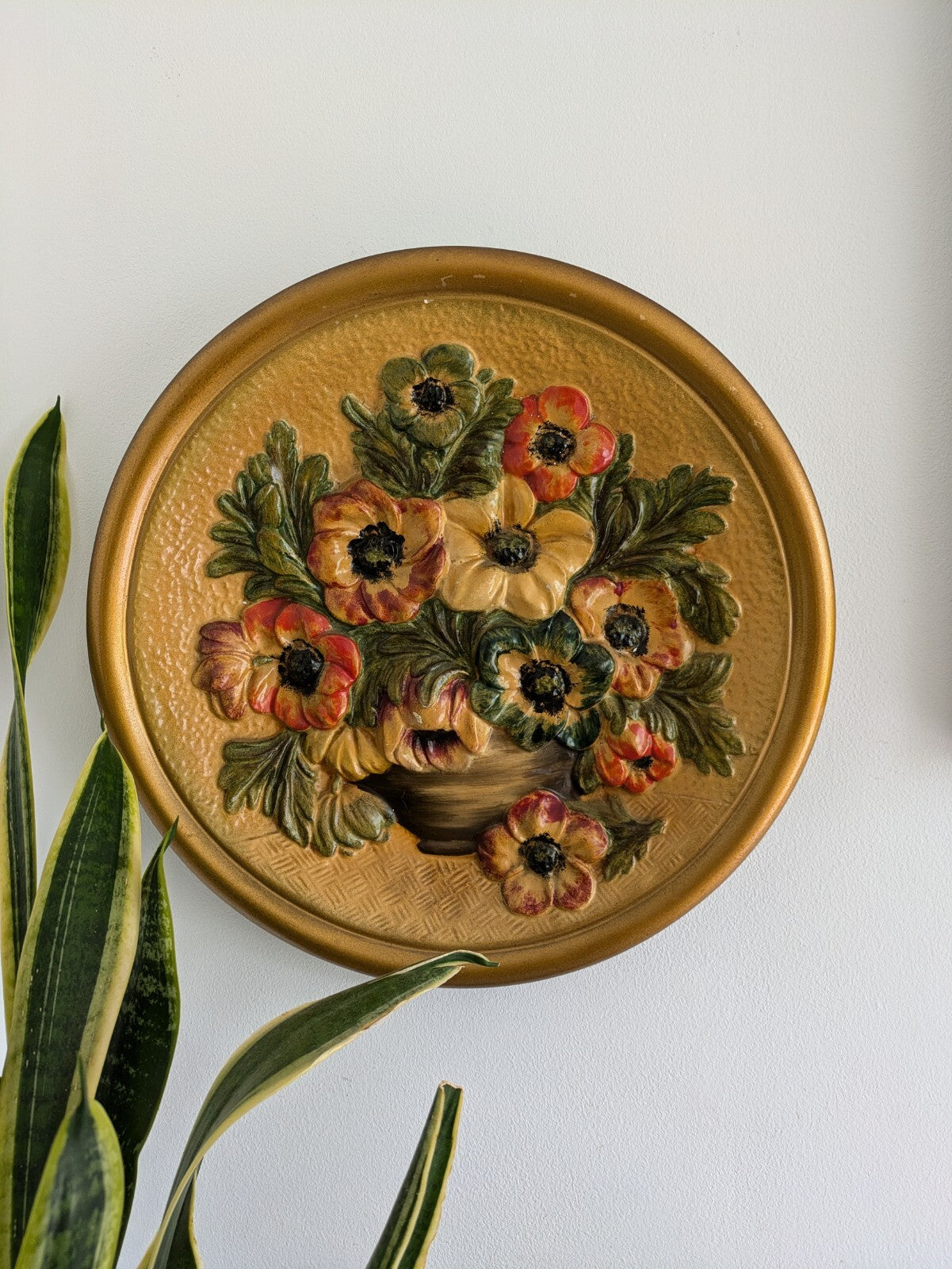 VTG 30s 38.6cm Gold Floral Hand Painted Chalkware Plaque 3D Plate Flowe Bouquet