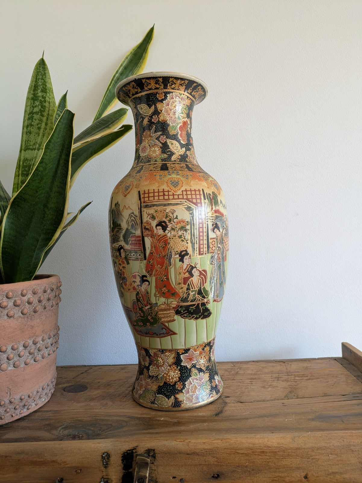 VINTAGE RARE ZHONGGUO ZHI ZAO HAND PAINTED CHINESE VASE 44.5cm TALL