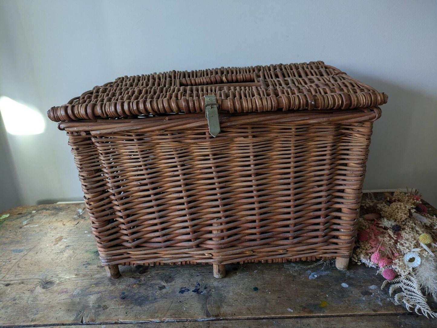 Fishing Creel Basket Logs Fireside Toys Storage Fishing Prop Vintage Wicker Seat