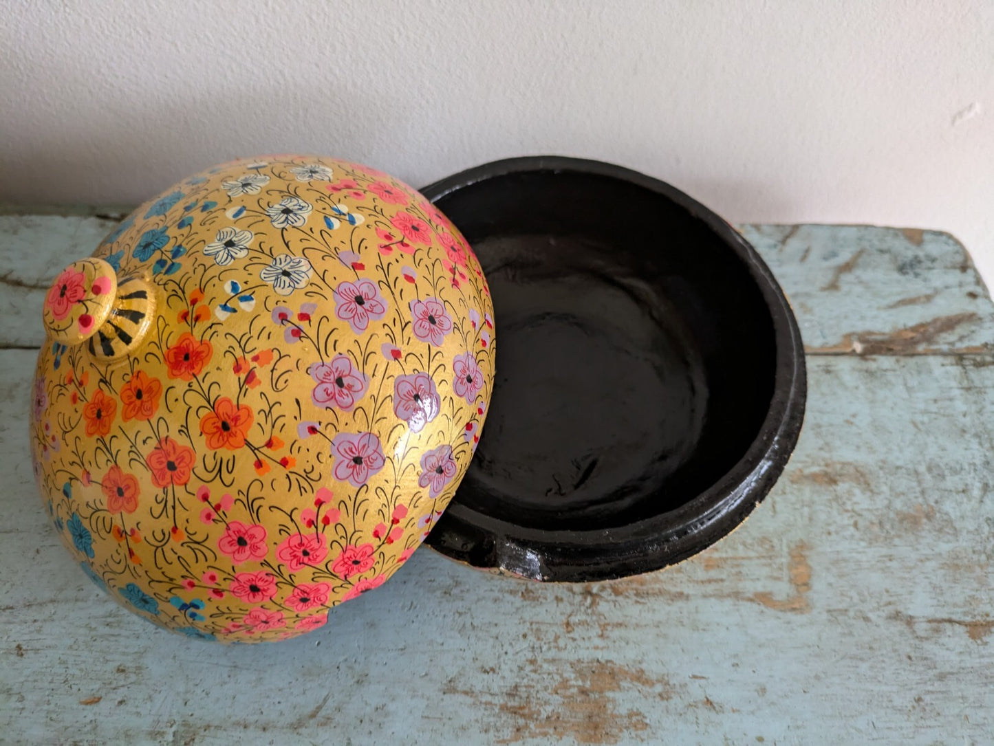 Vintage Kashmir traditional Colourful hand crafted papier mache box Vgc Floral