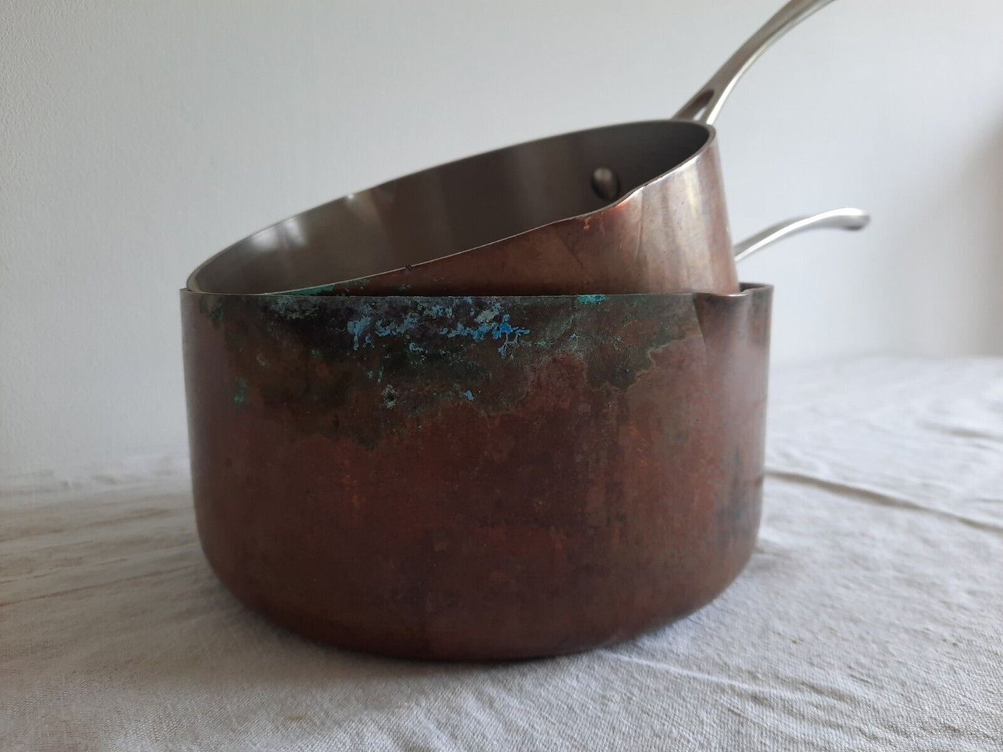 2x Large Antique Copper Sauce Pan Chef Handle Old Cooking Vintage Pair Set Tin
