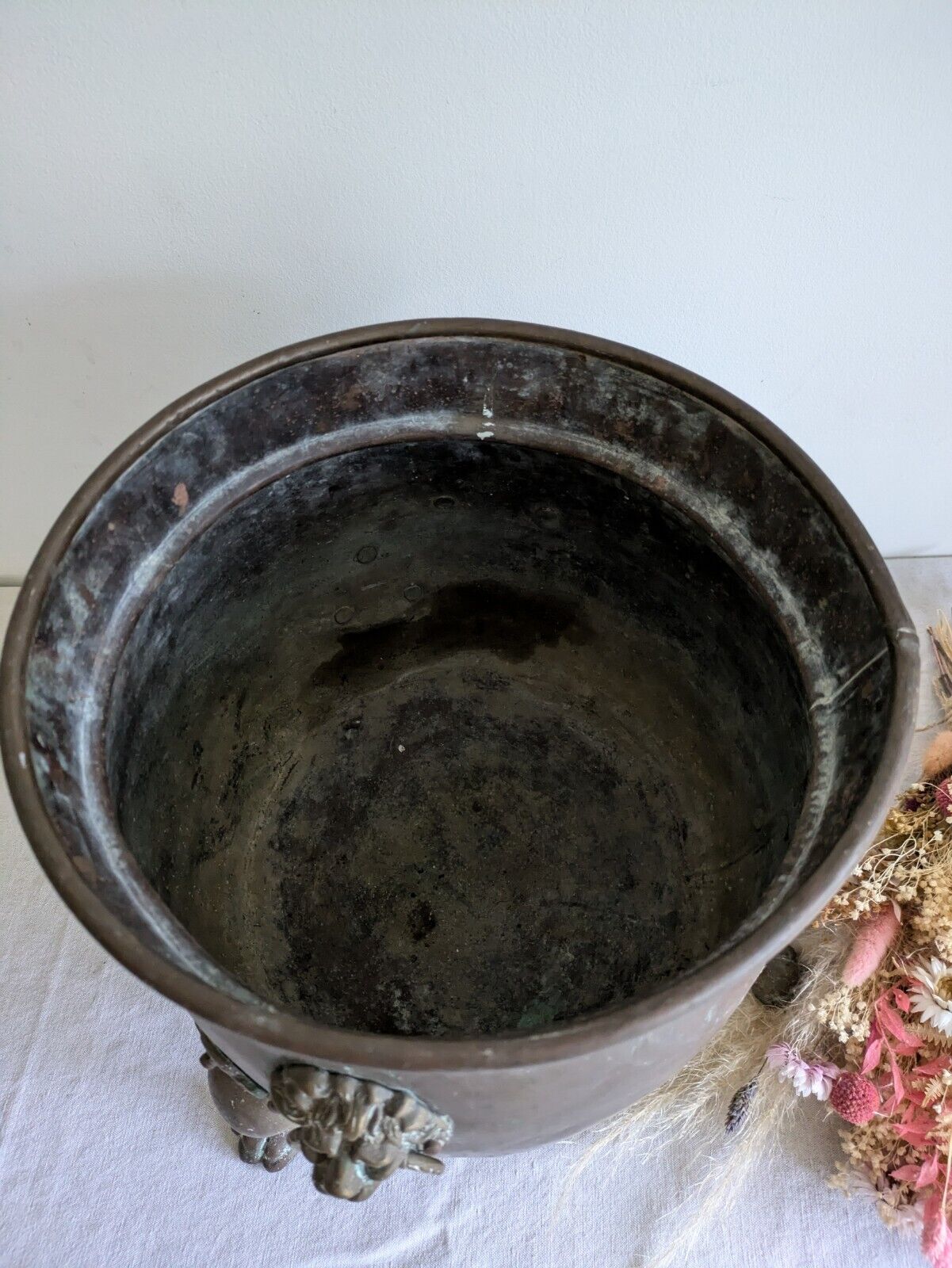 Large Antique Brass Lions Head & Paw Planter Jardiniere Champagne Ice Bucket Leg