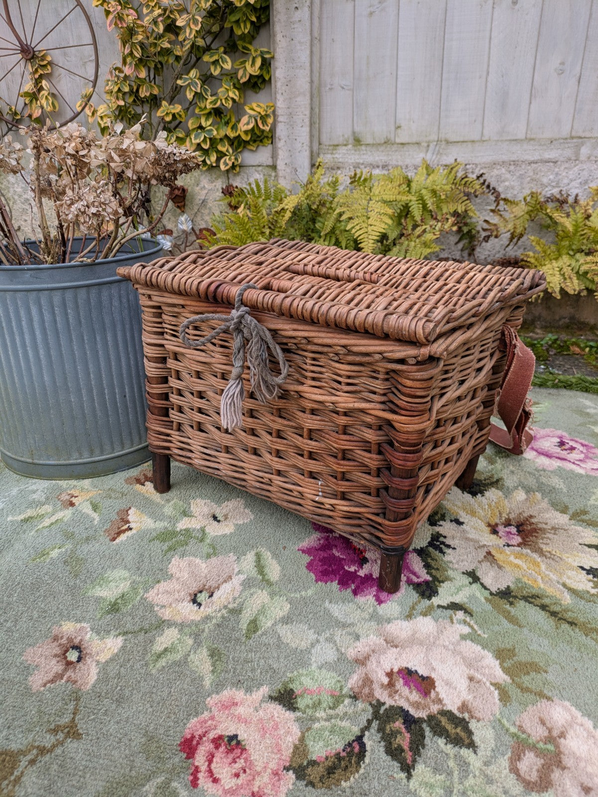 Fishing Creel Basket Logs Fireside Toys Storage Prop Vintage Wicker Seat Small