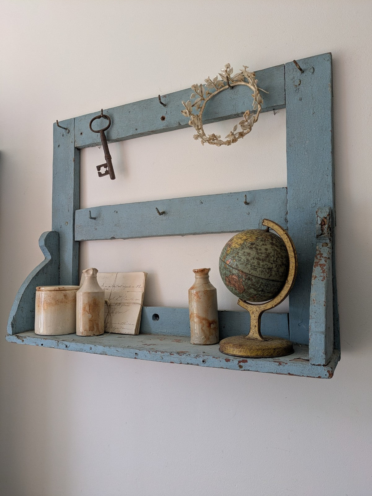 ANTIQUE VINTAGE FRENCH WOODEN PAINTED COUNTRY COAT HOOKS CHIPPY DISTRESSED WALL
