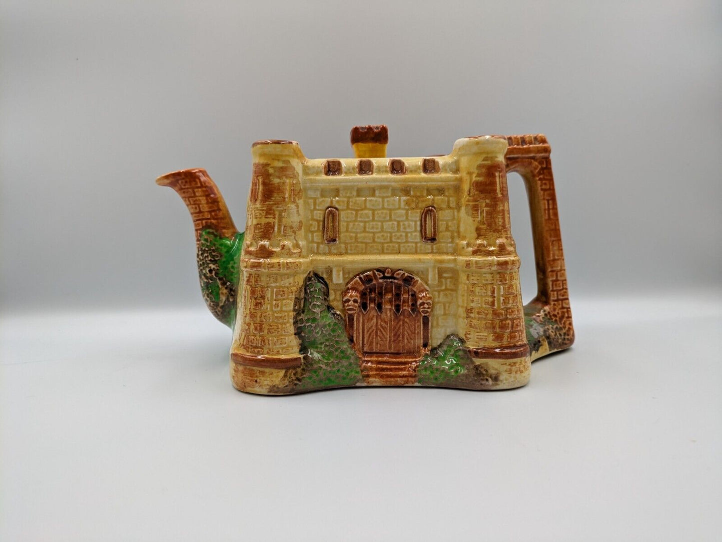 Vintage 1930s Wadeheath Old English Castle Teapot Wade Heath VGC Rare Tea Pot