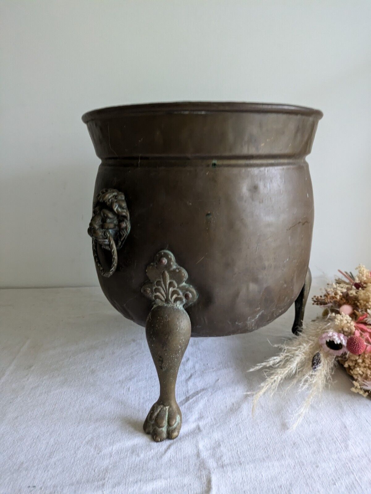 Large Antique Brass Lions Head & Paw Planter Jardiniere Champagne Ice Bucket Leg