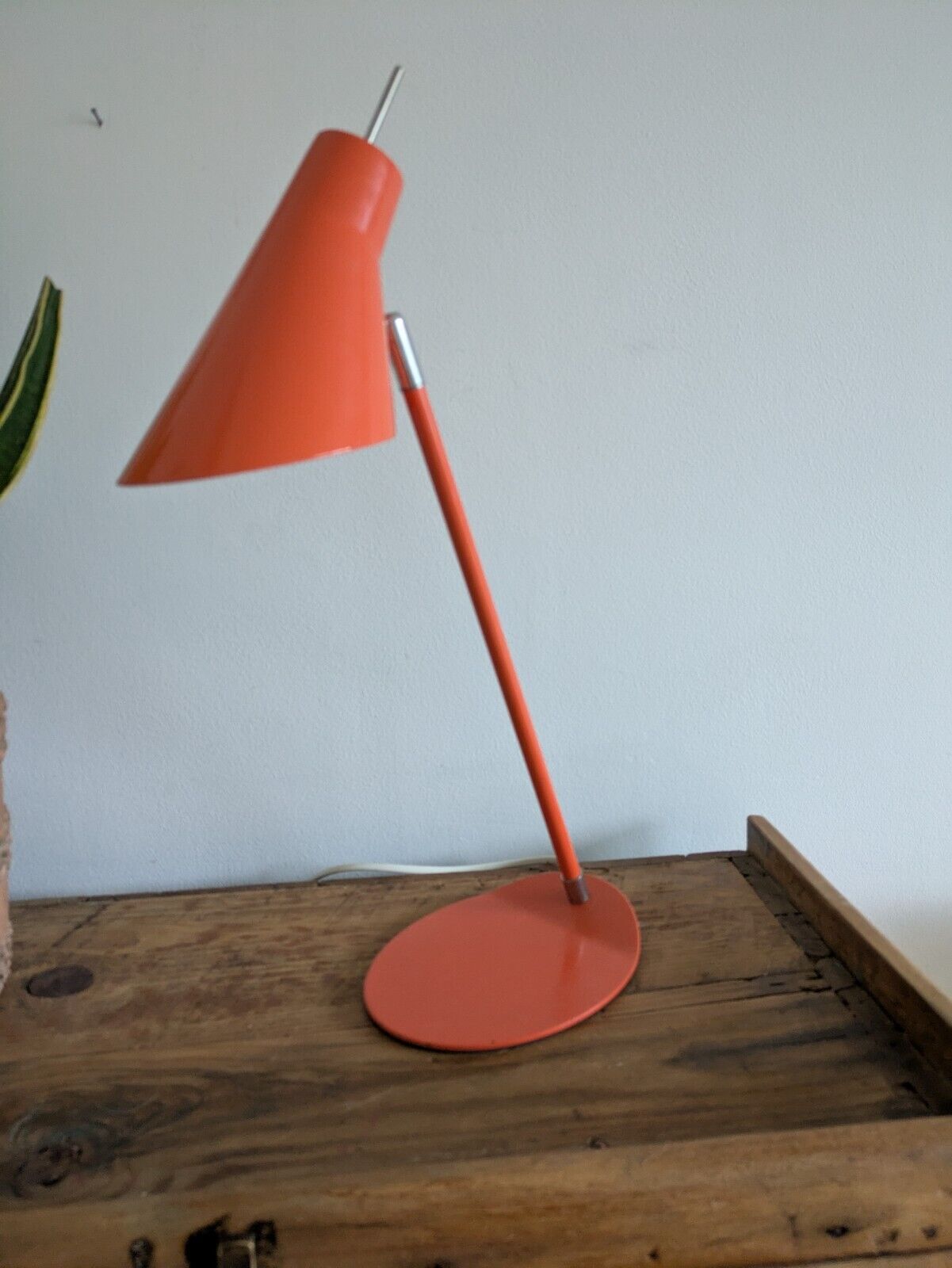 VINTAGE MID CENTURY RETRO DESK READING LAMP LIGHT ORANGE METAL PROP ADJUSTABLE