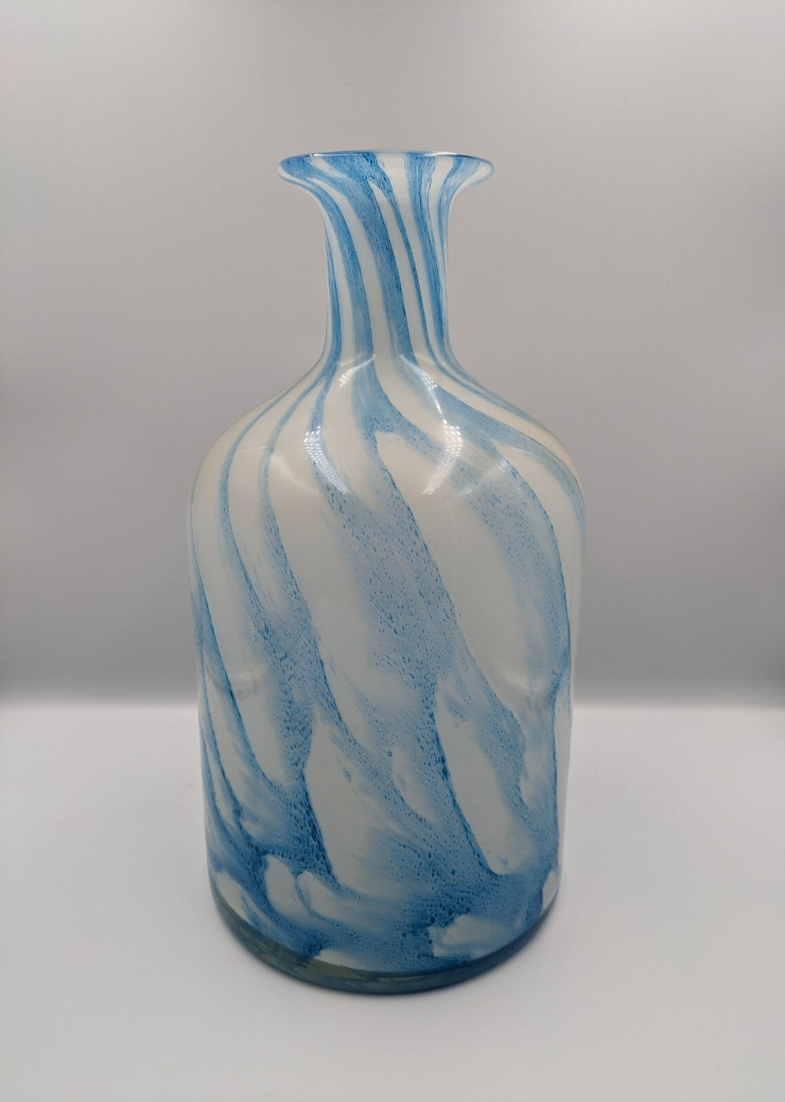BEAUTIFUL EXTRA LARGE Art Glass Vase BOTTLE BLUE WHITE CASED SWIRL DECORATIVE