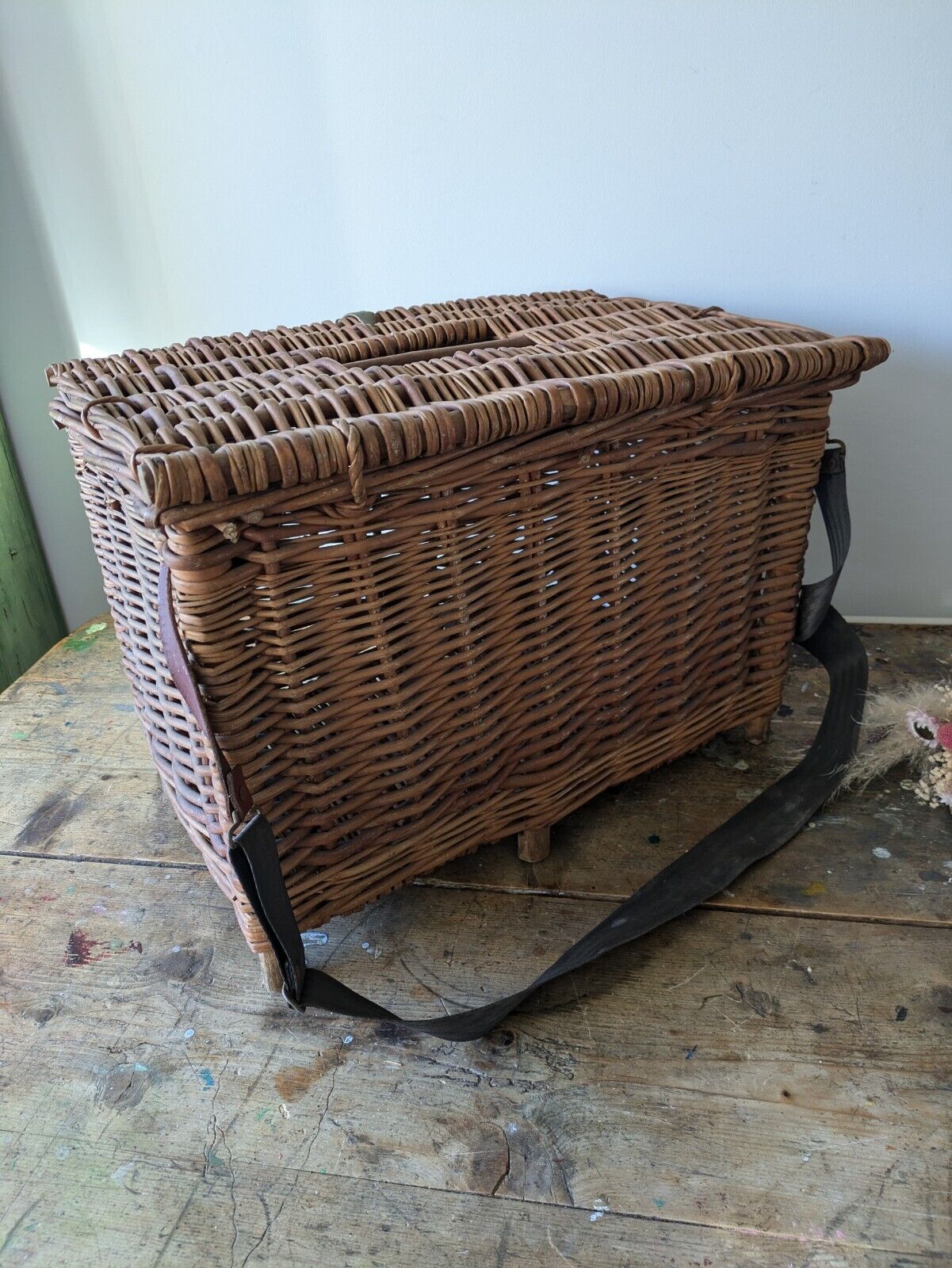 Fishing Creel Basket Logs Fireside Toys Storage Fishing Prop Vintage Wicker Seat