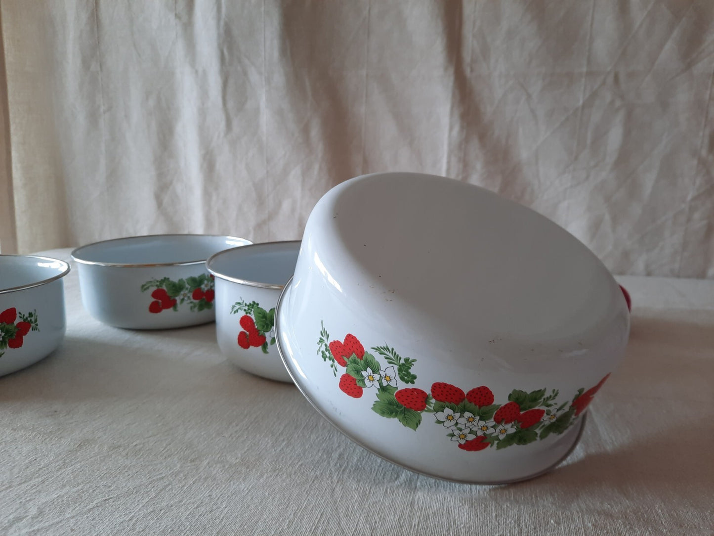 4x Vintage Rustic Floral Enamel strawberry Rimmed Bowl Camping Dish retro set