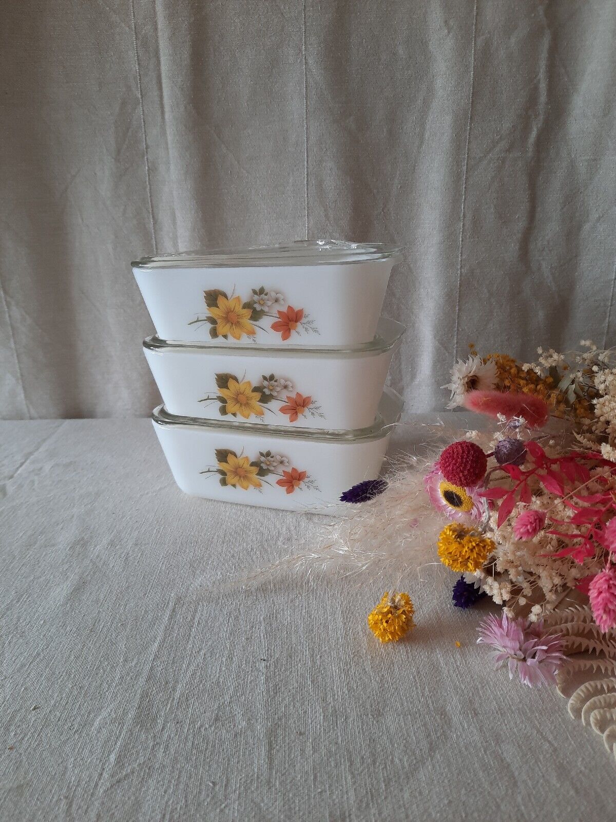 Vtg 1970s Spacesaver Pyrex Triangle Dish Lidded Milk Glass Serving Oven set of 3