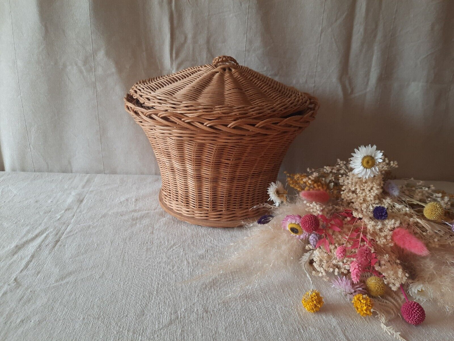 retro VINTAGE WICKER PRIMITIVE ROUND BUCKET SEWING BASKET WITH LID PURPLE MIDCEN